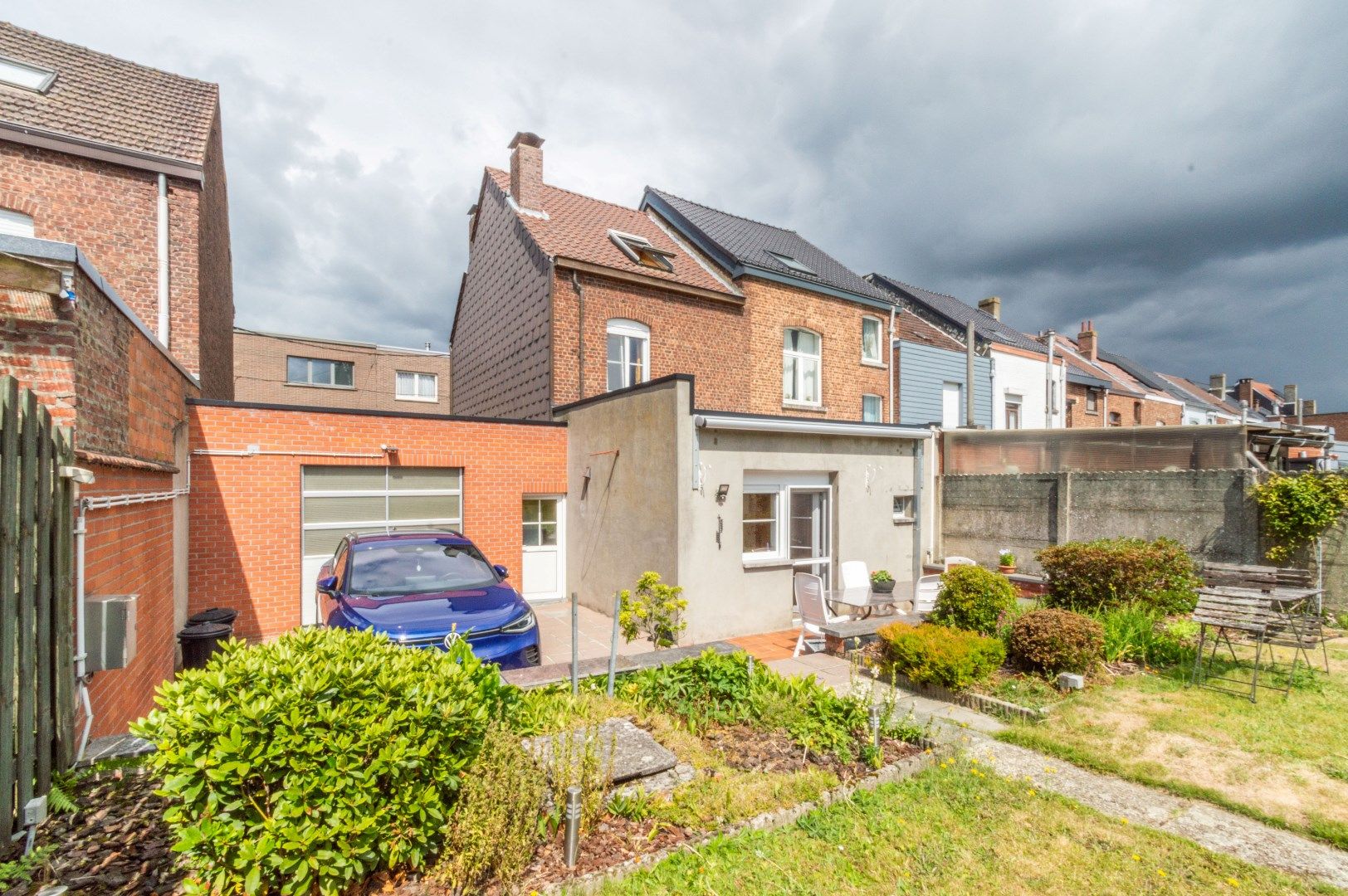 WONING MET GROTE GARAGE/BOUWGROND ! foto 3