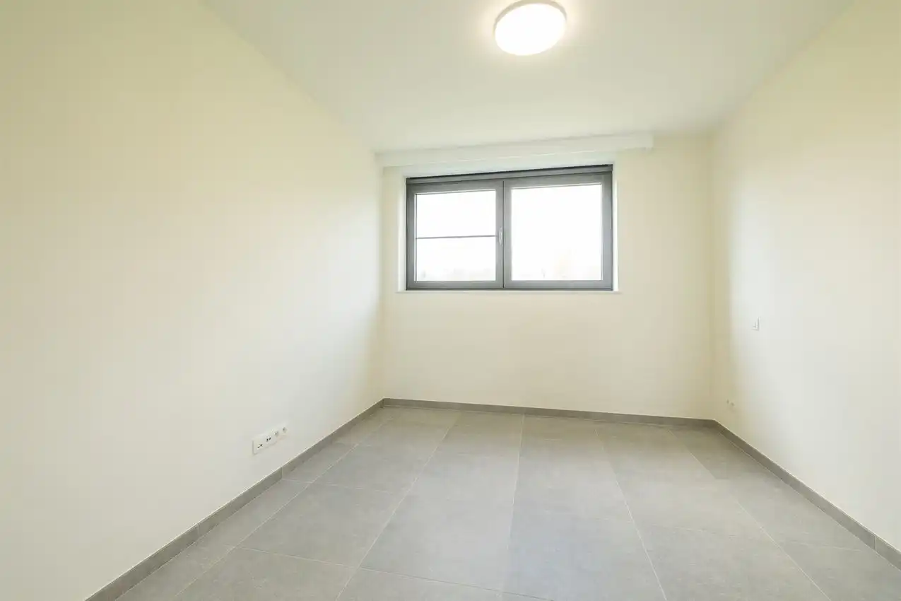 Nieuwbouwwoning, gunstig gelegen, 3 slpk, tuin, carport foto 24