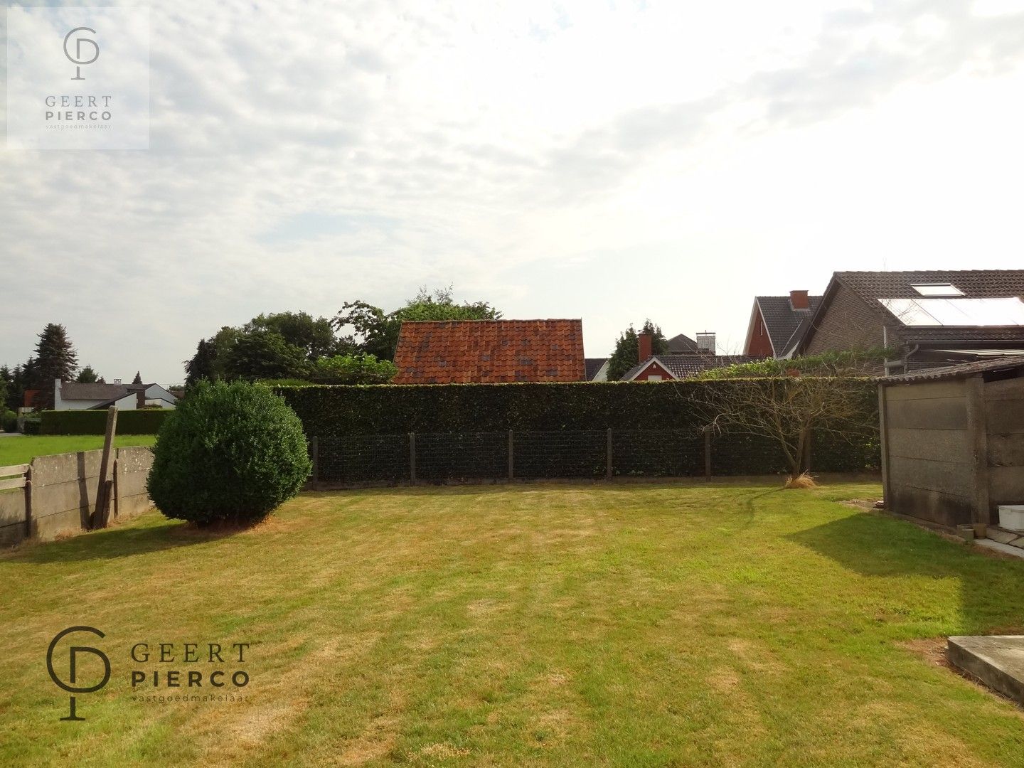 Centraal tussen Hasselt en Sint-Truiden, treffen we aan de Steenweg 56 te Alken deze te renoveren woning met drie slaapkamer, garage en tuin op een perceel van 8a03ca (breedte perceel circa 22m). foto 29