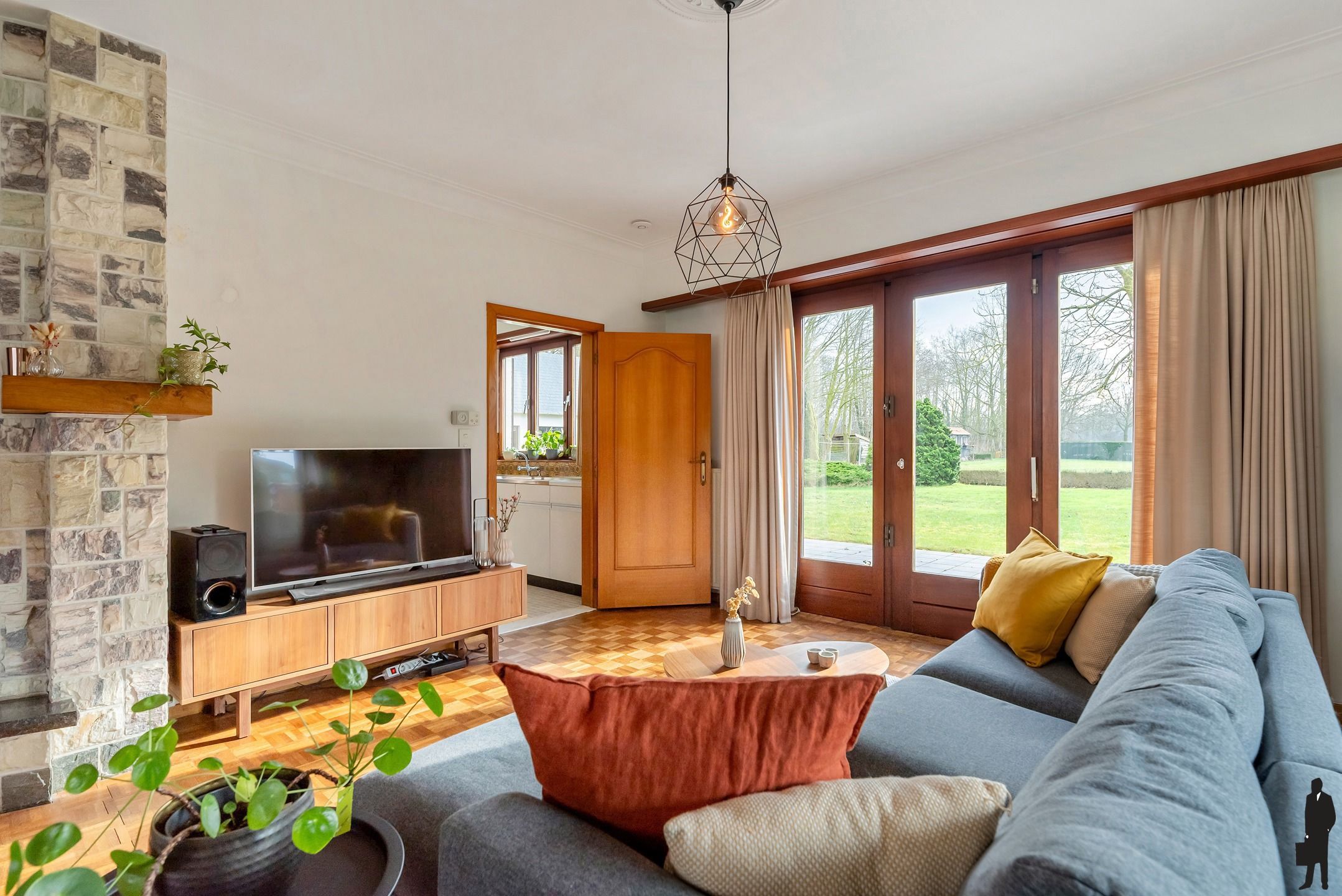 Woning met 3 slaapkamers op perceel van ca. 3.352 m² foto 8