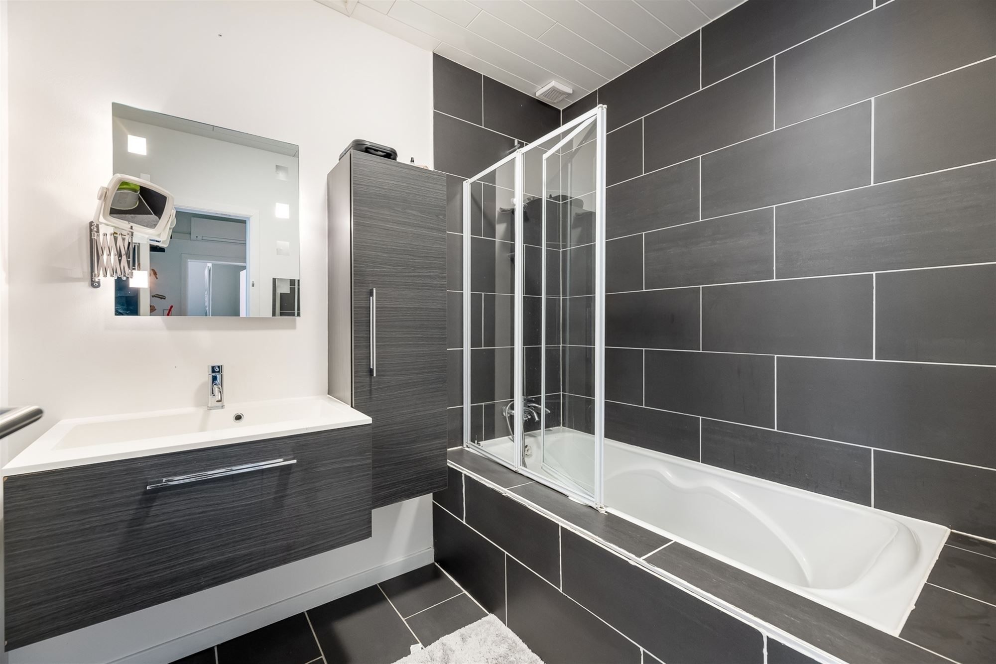 PERFECT ONDERHOUDEN DUPLEX APPARTEMENT MET 4 SLAAPKAMERS TE BEVERLO foto 12