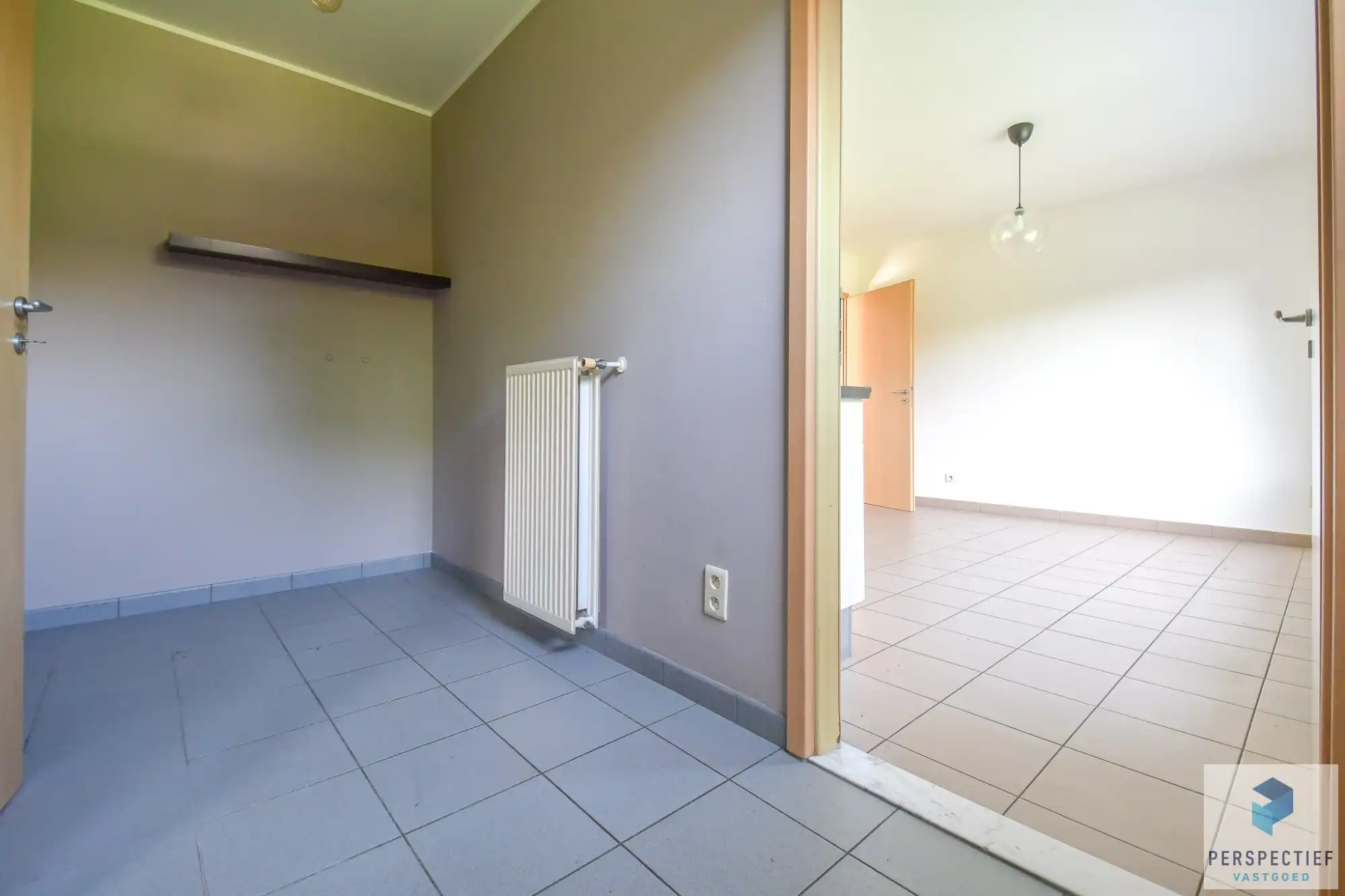 Instapklare GROTE (227m²) halfopen bebouwing (BJ 2001) met 4 slpks, dubbele garage & tuin foto 9