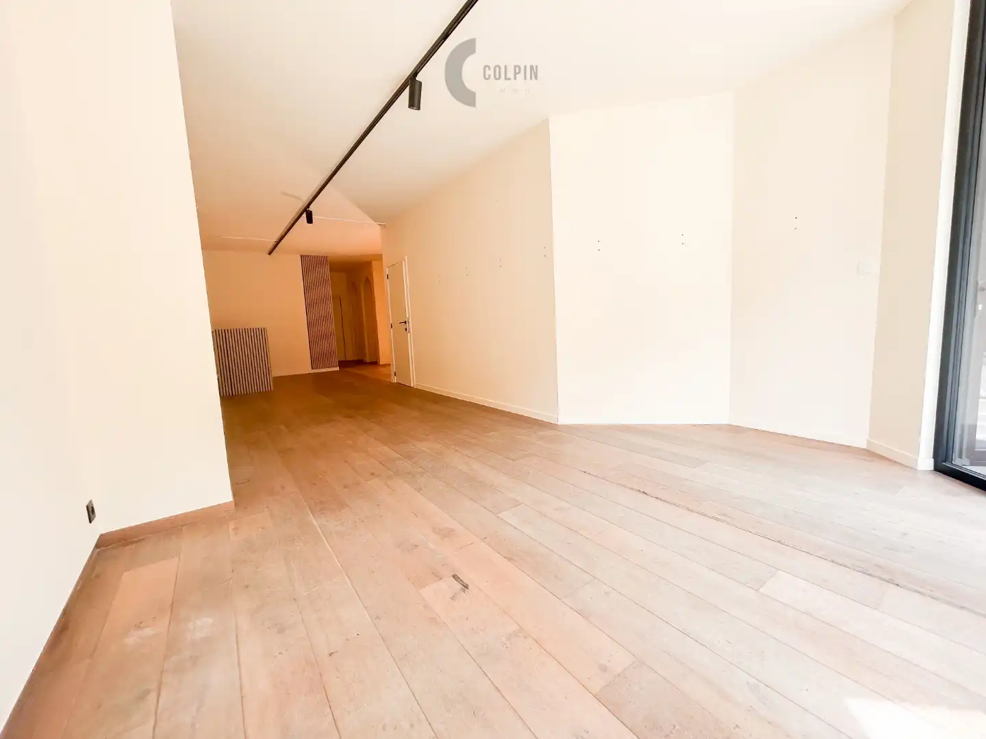 Instapklaar handelspand op topligging in hartje Knokke-Heist, nabij de zeedijk en het Heldenplein. foto 6