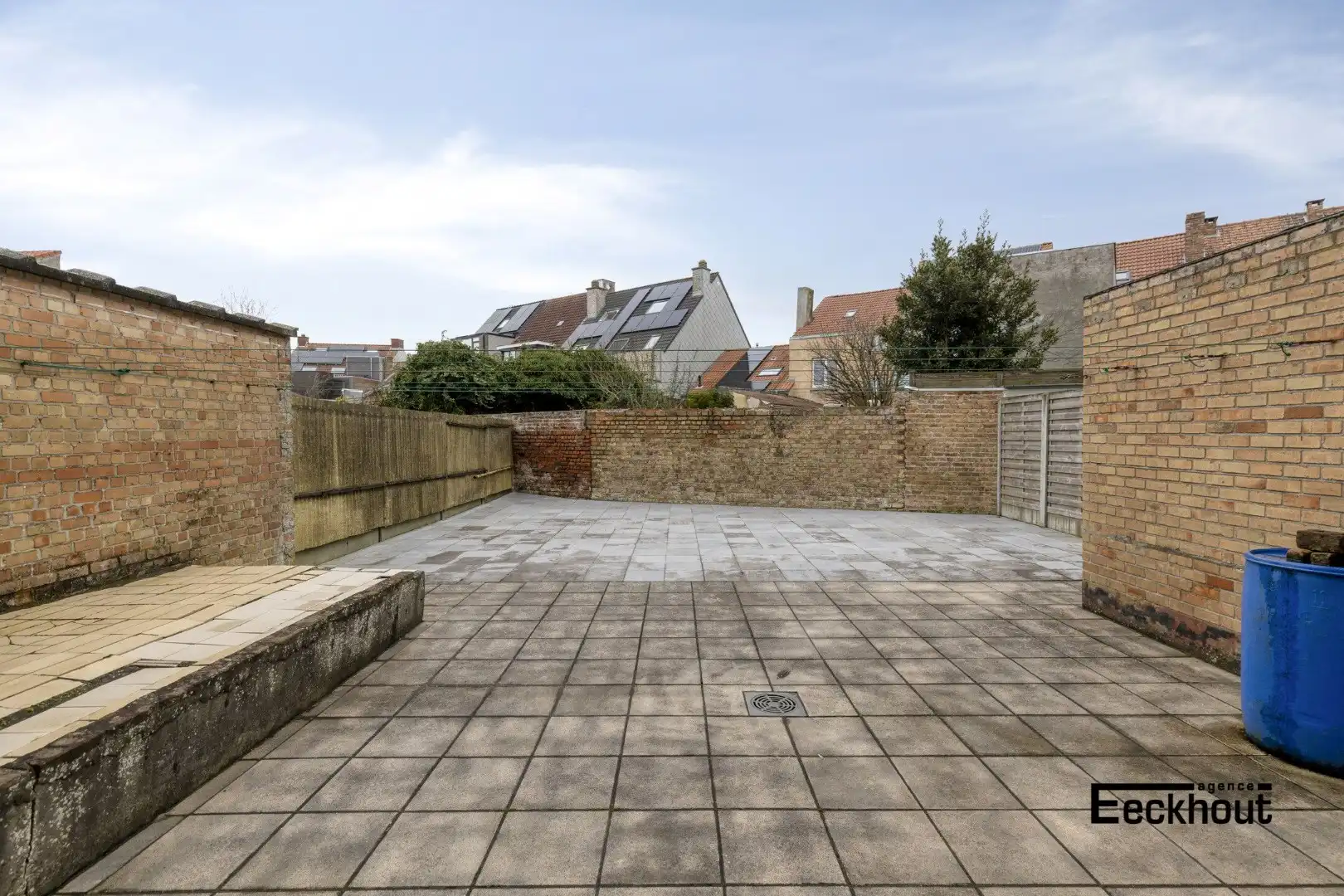 Zeer grote woning met atelier/opslagplaats en 2 aparte garageboxen! foto 3