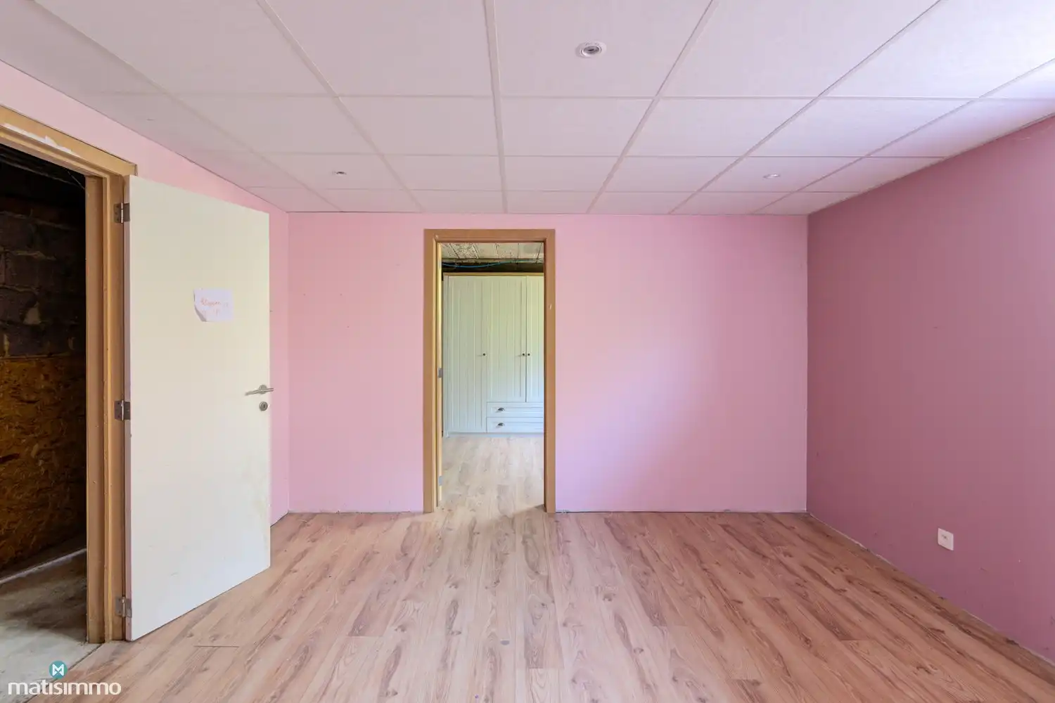 RUIME, GELIJKVLOERSE WONING (VOLLEDIG ONDERKELDERD), MET GARAGE EN TUIN NABIJ CENTRUM GENK foto 31
