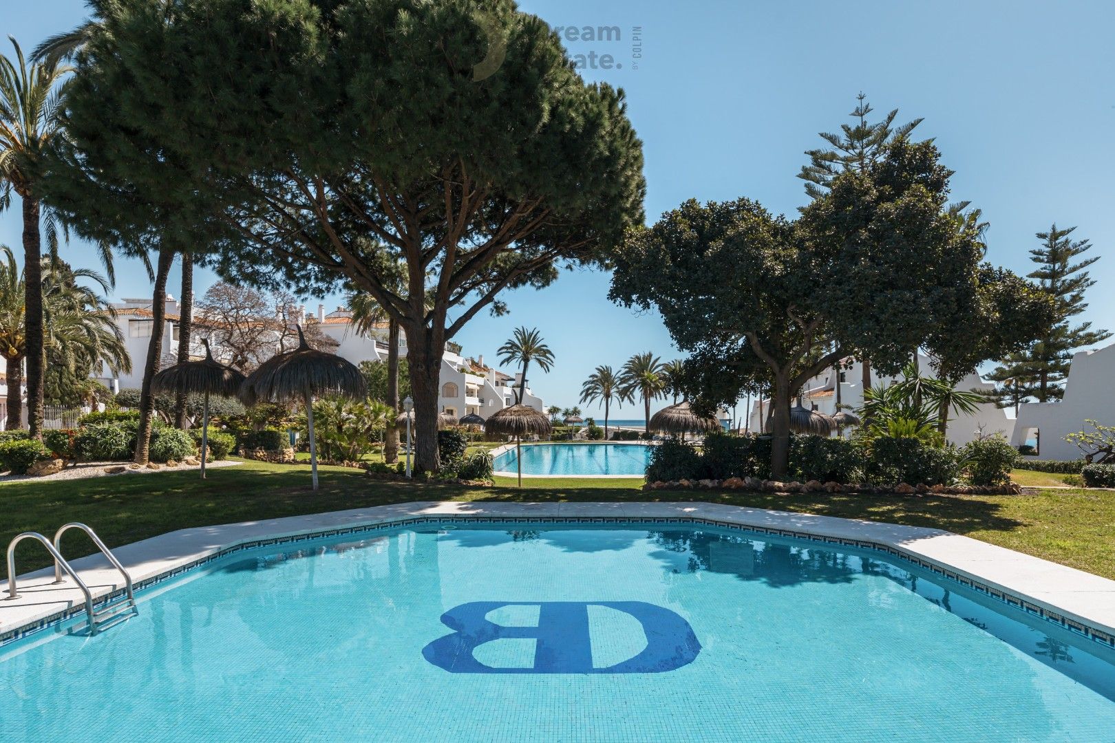 Verfijnd appartement aan het strand van de Golden Mile te Marbella. foto 9