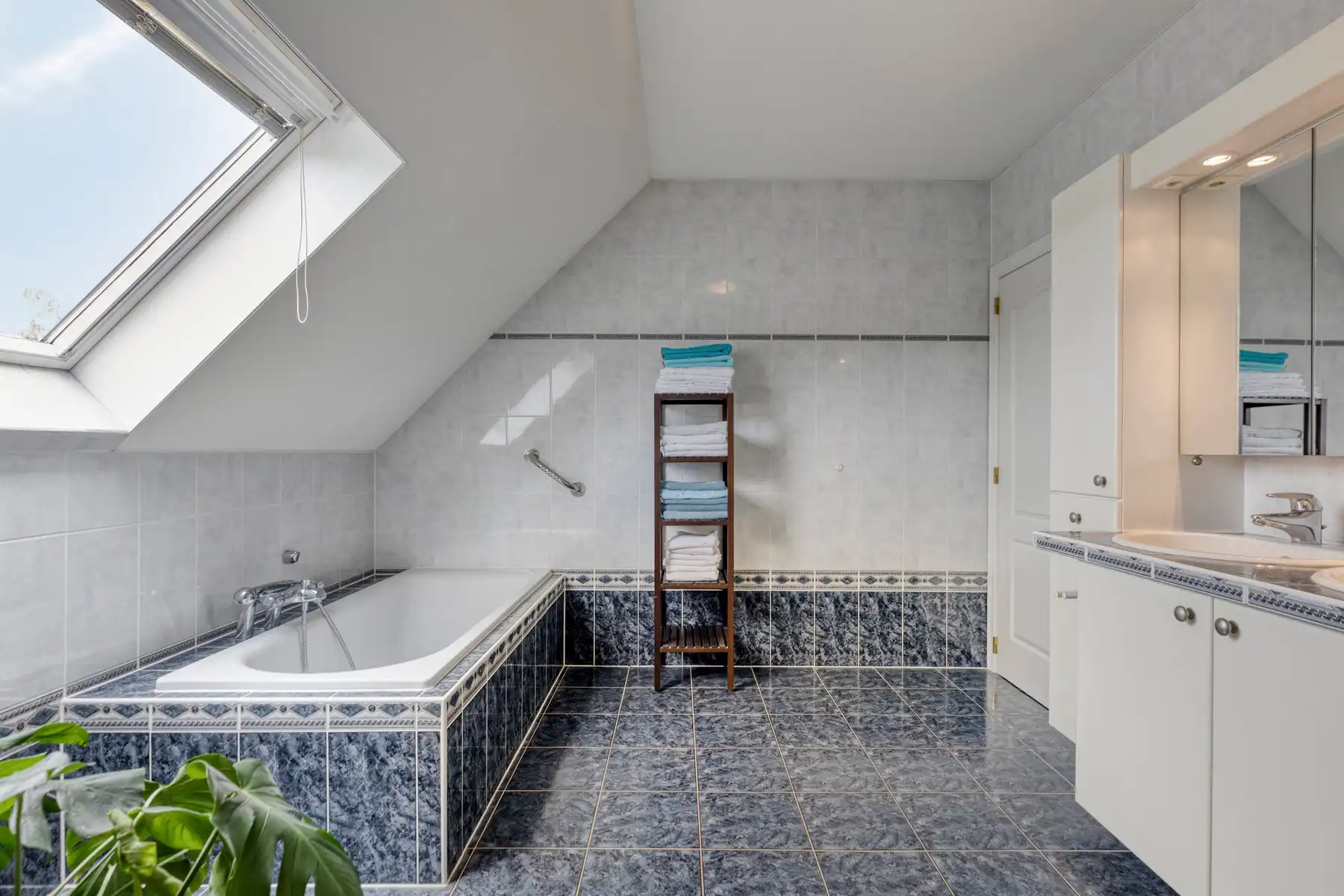 Ruim, centraal gelegen appartement met 3 slaapkamers foto 19
