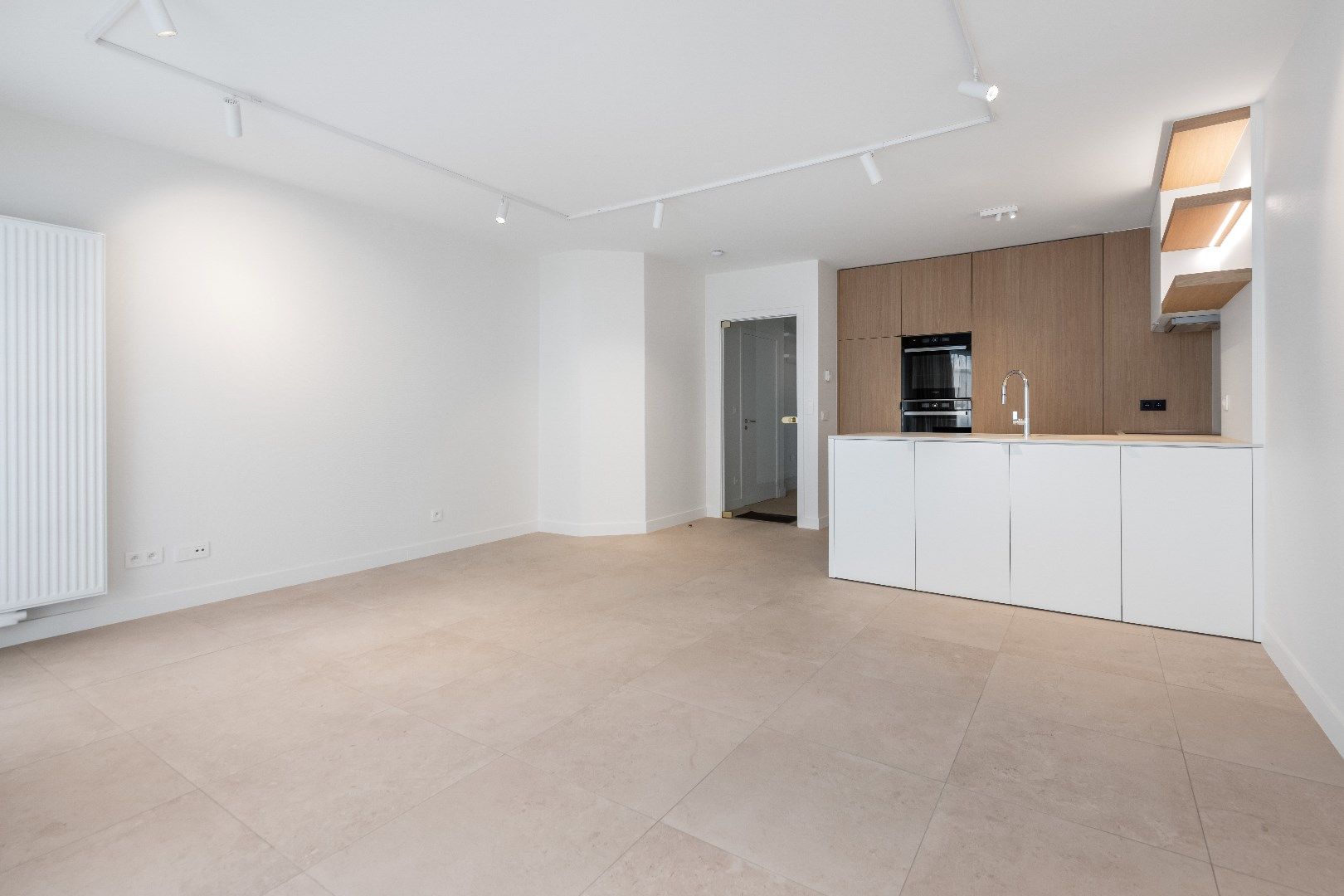 Prachtig gerenoveerd appartement met 2 slpk. gelegen in een rustige zijstraat van de Zeedijk ter hoogte van het Driehoeksplein. Garage mogelijk. foto 6