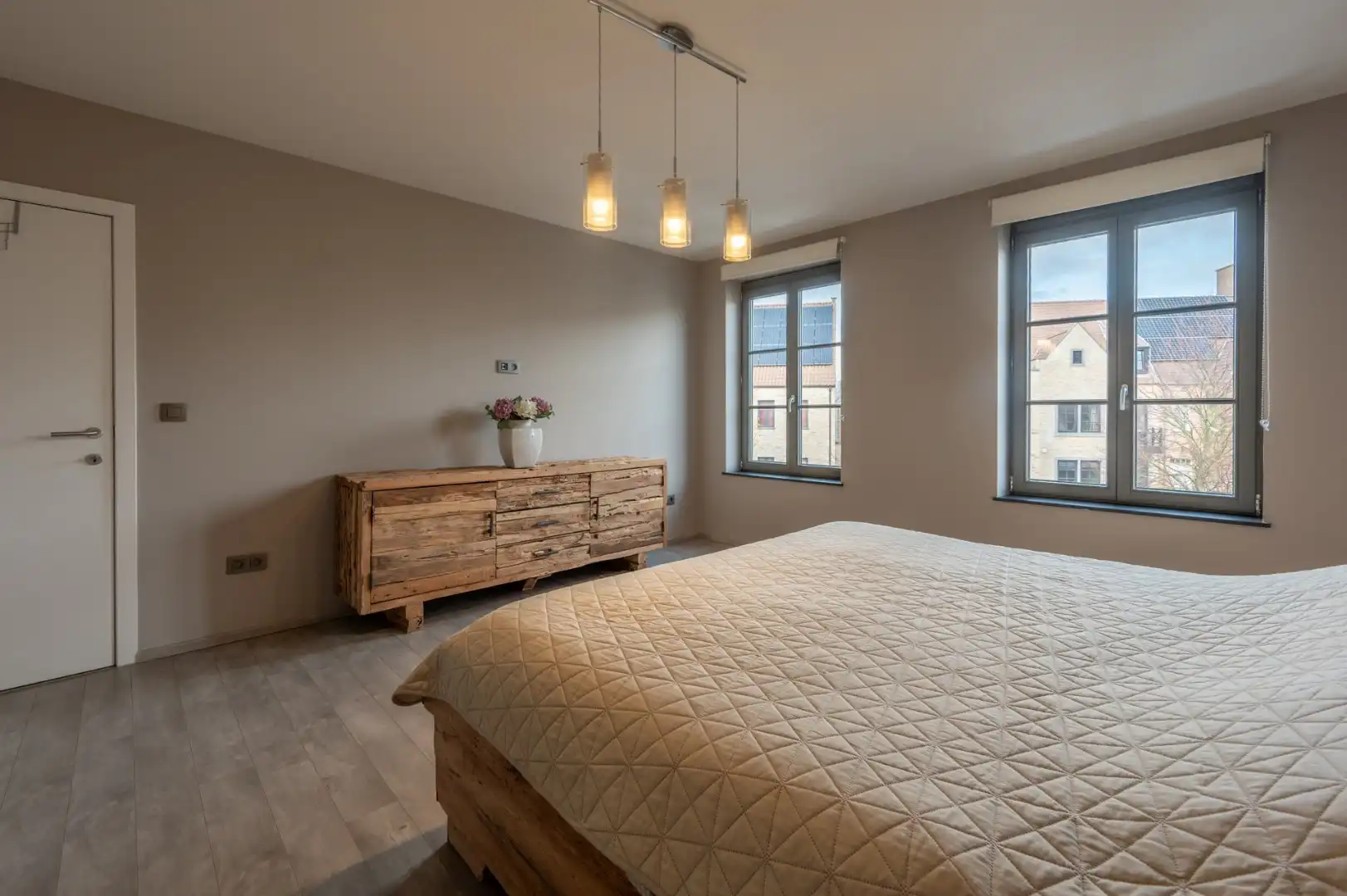 Prachtige en zéér ruime woning met kwaliteitsvolle afwerking foto 18