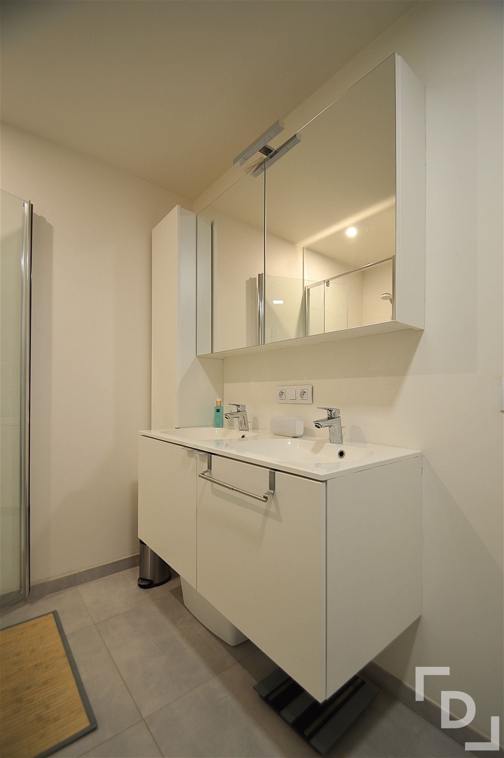 Centrum Poperinge, gezinswoning met tuin te huur. foto 17