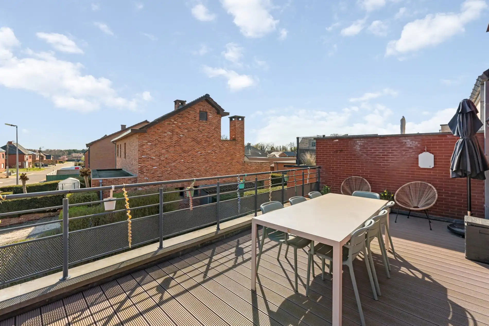 Ruim appartement met dubbele garage en groot terras vlakbij het centrum van Heusden foto 9