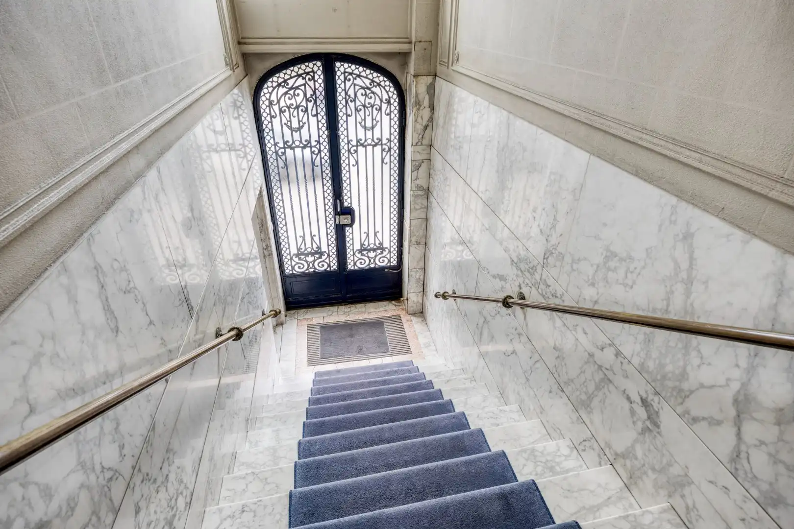 Prachtig herenhuis op de Tiensevest met mogelijkheid tot praktijkruimte - bewoonbare opp. 555 m²  foto 3