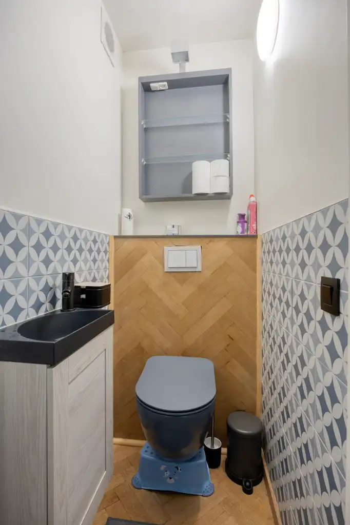 Gerenoveerd appartement met twee slaapkamers en parking foto 15