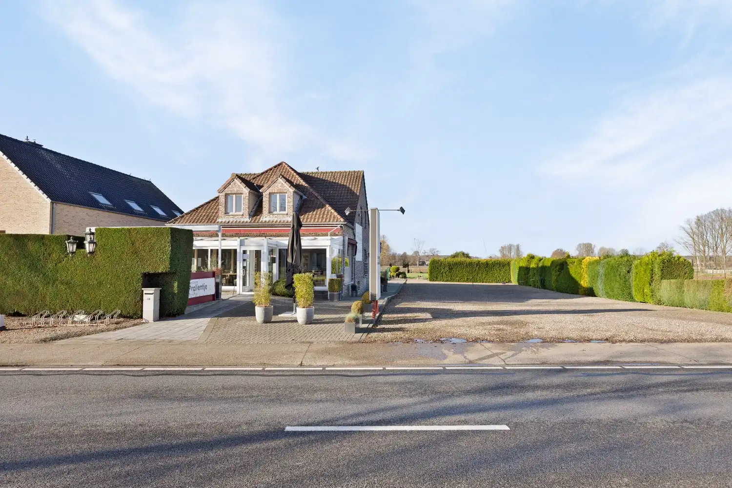 Handelspand met woonst op een ruim perceel van circa 37a 97 ca (mogelijks ook interessant als projectgrond) foto 4