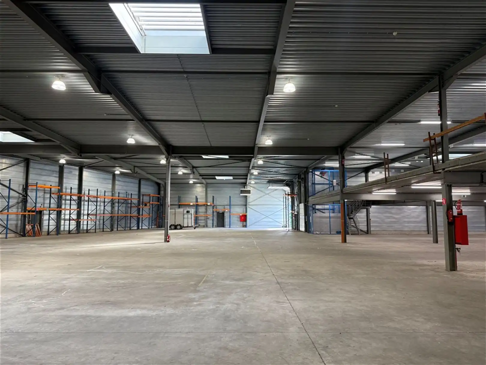 Polyvalent bedrijfsgebouw foto 17