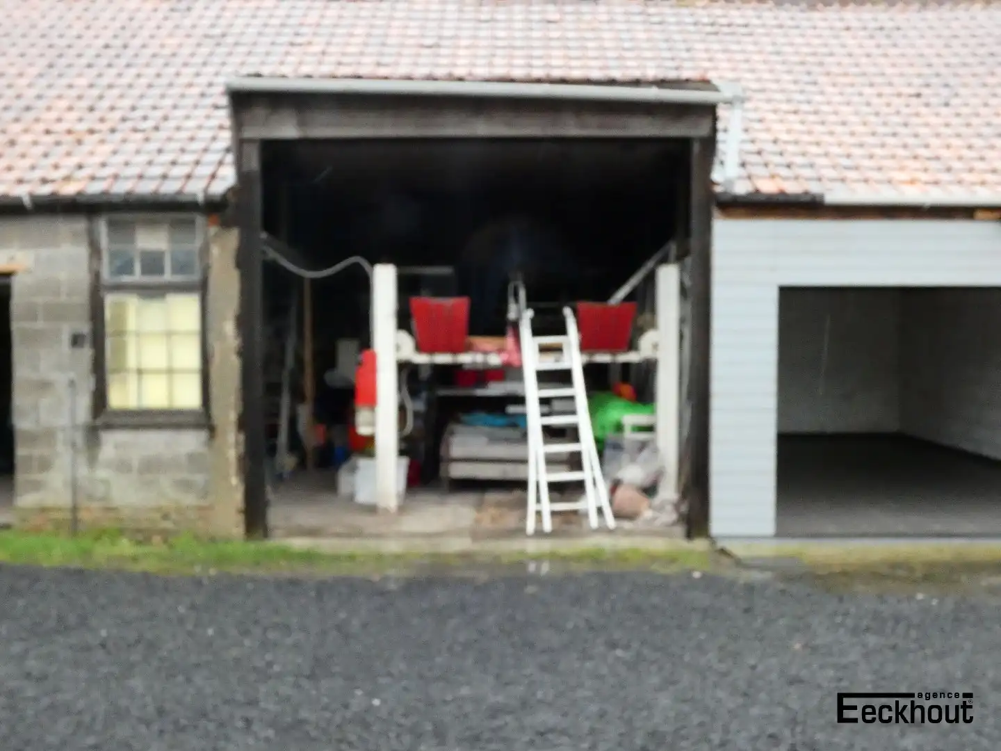 Loodsruimte verdeeld in 3 afgesloten garageboxen foto 6