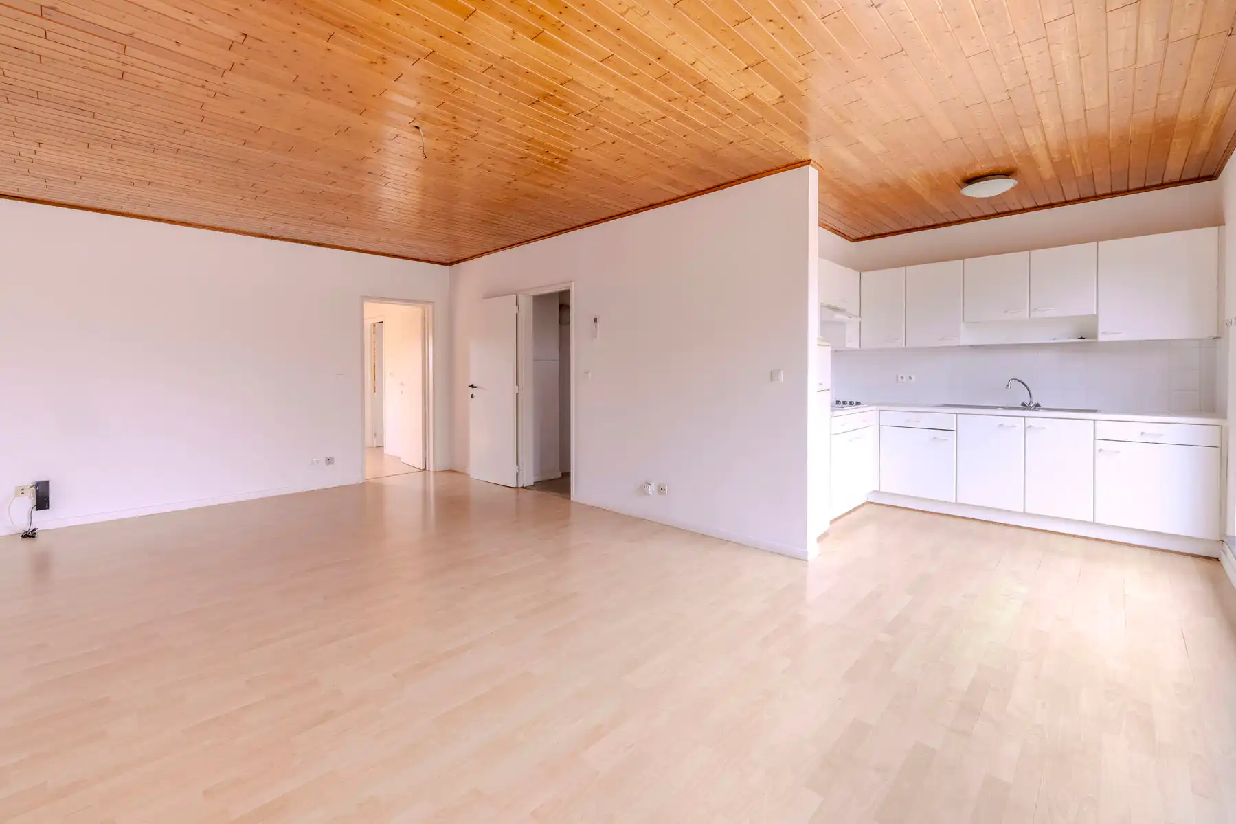 Ruim 1-slaapkamer dakappartement met terras en garagebox. foto 5