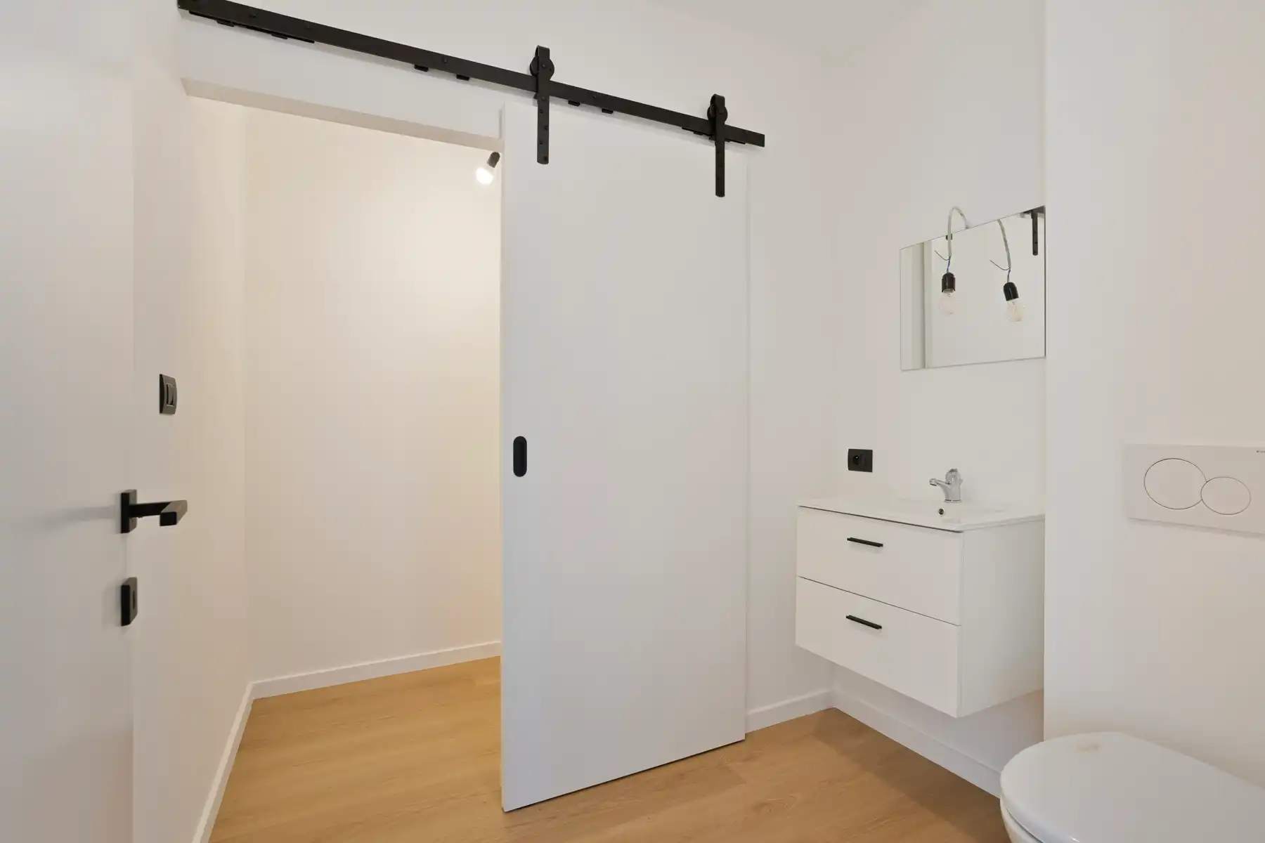 Volledig vernieuwde woning met 3 slaapkamers foto 13