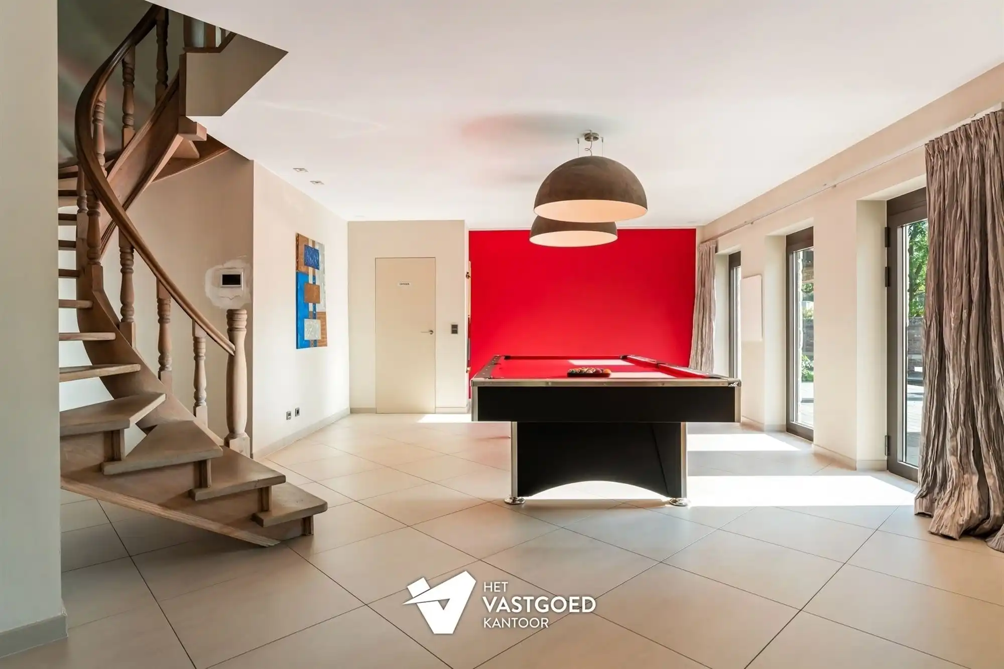 PRACHTIGE AUTHENTIEKE VILLA (585M²) MET BINNENZWEMBAD EN ZWEMVIJVER OP EEN PERCEEL VAN 48A75 TE KERMT foto 13