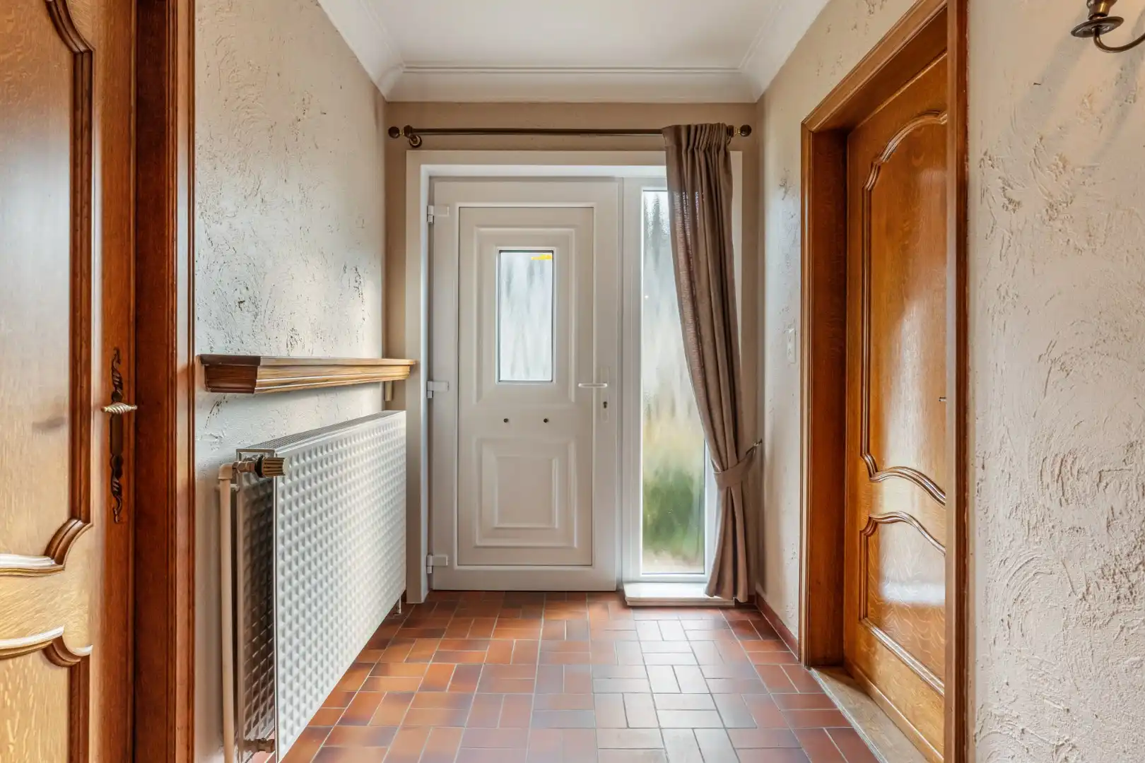 Halfvrijstaande woning op een perceel van 7a31ca, met aparte bureelruimte en inpandige garage! foto 2