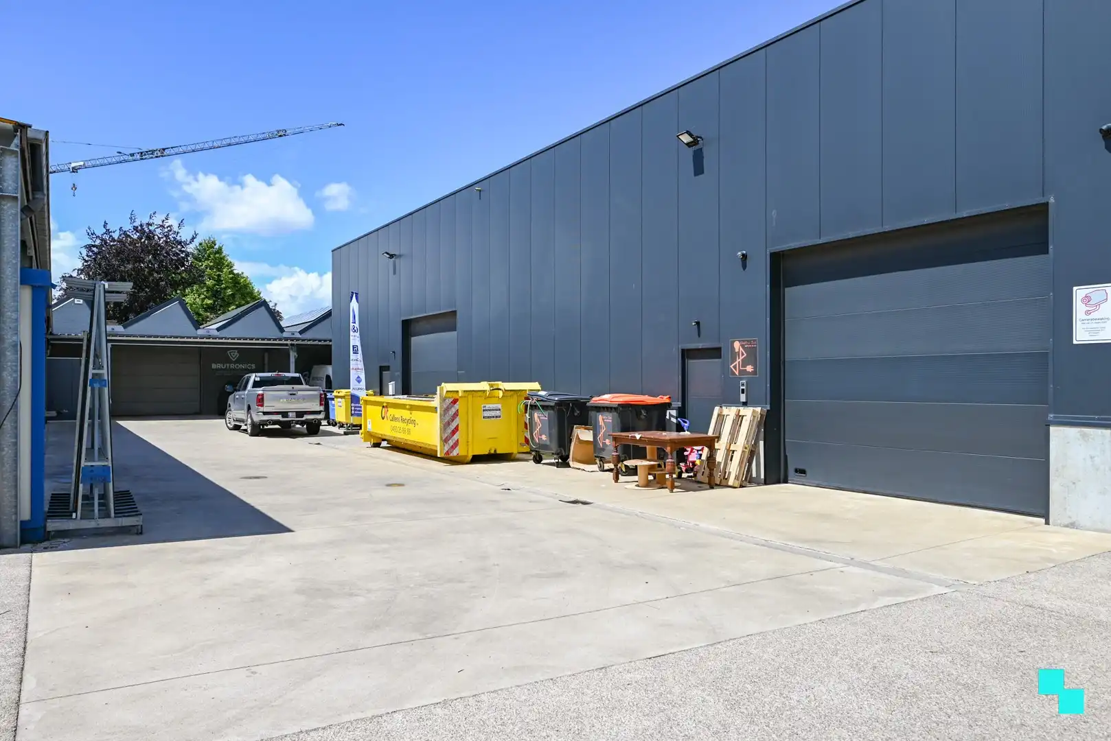 KMO-unit van ca. 182 m² met overdekte opslagruimte te Izegem foto {{pictureIndex}}