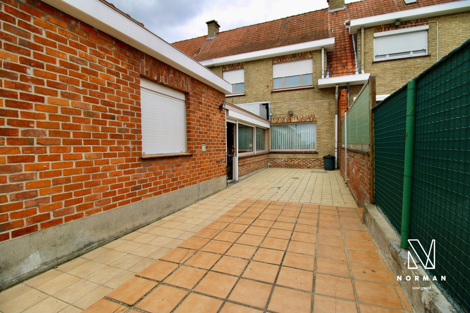 Woning op rustige ligging met uitweg en garage. foto 7