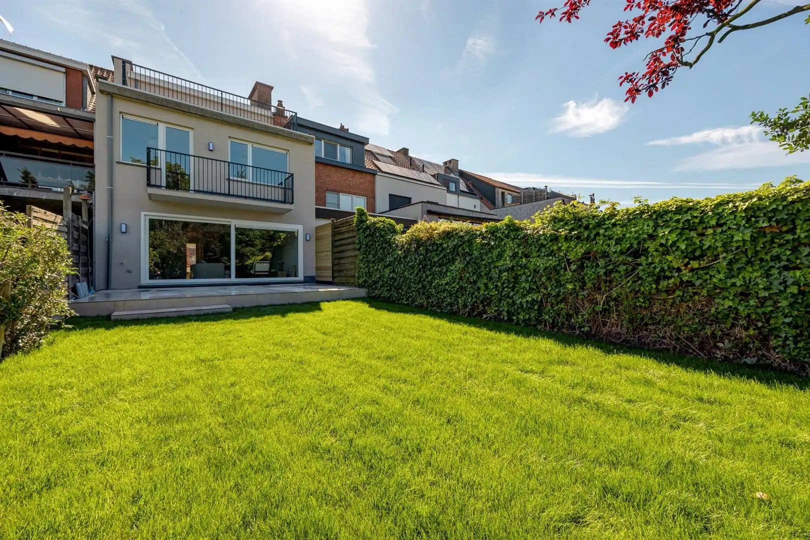 Gerenoveerd gelijkvloers met zonnige tuin foto 2