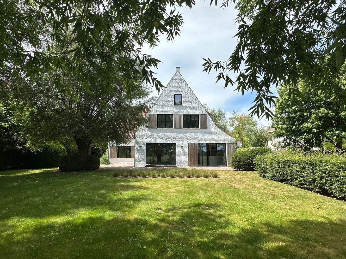 Alleenstaande villa genietend van prachtige open zichten op de polders. foto 6