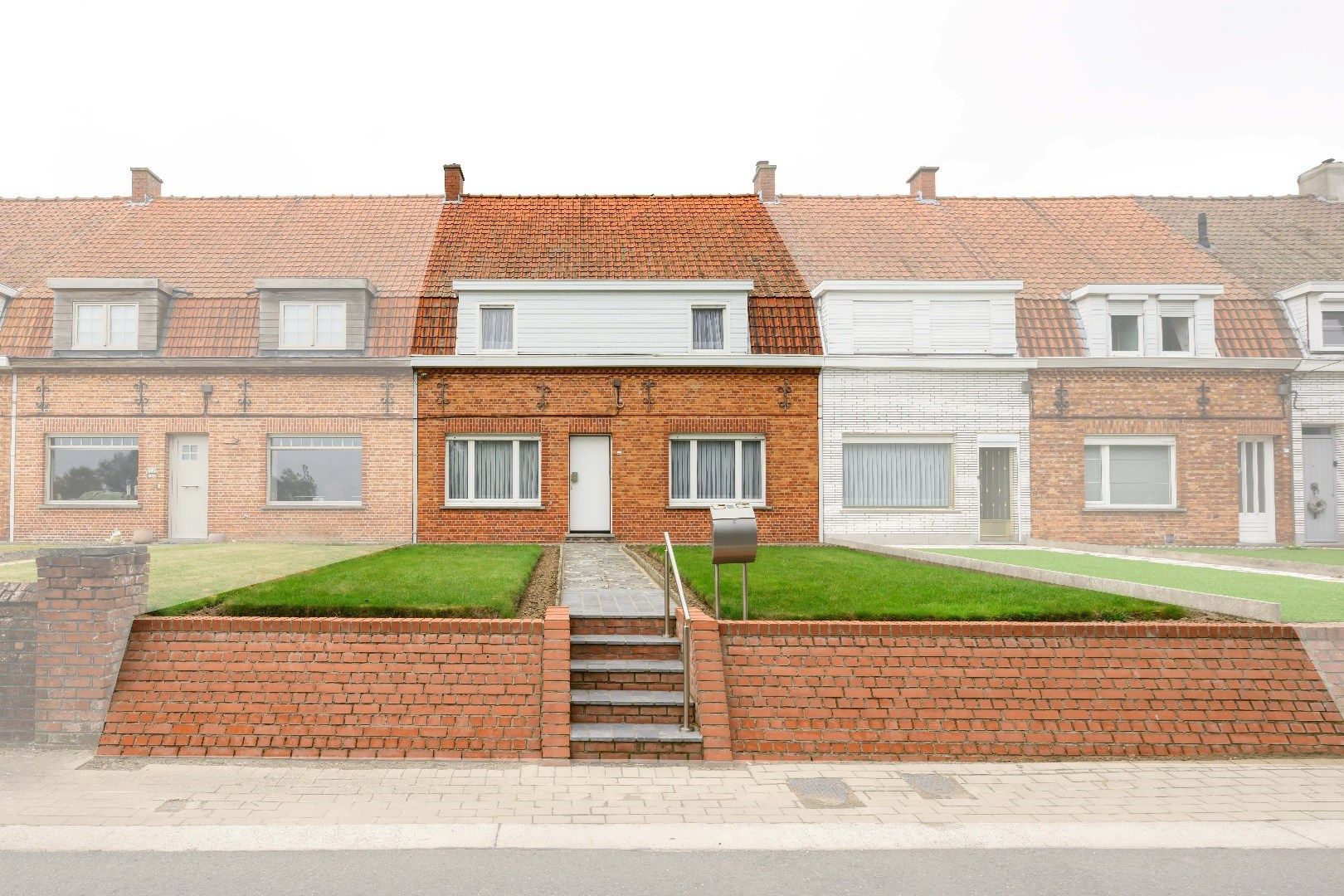 CHARMANTE RIJWONING MET TUIN EN GARAGE ACHTEROM OP 681M² foto 16