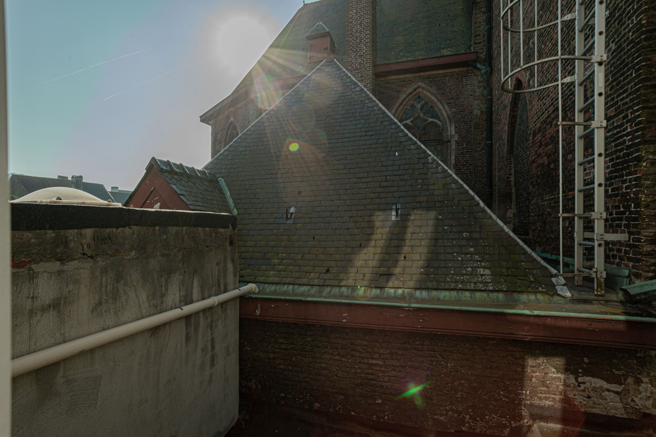 Ruime woning met 4 slaapkamers op bruisende locatie foto 19