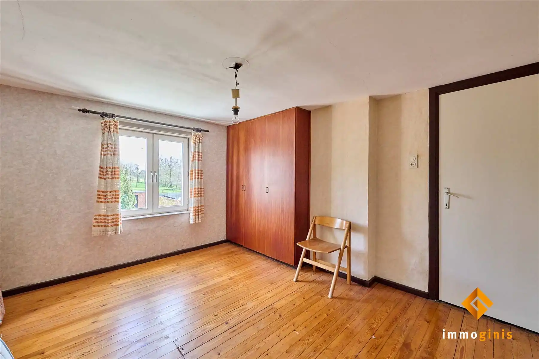 Verrassend ruime, te renoveren woning met 3 slaapkamers en uitbreidingsmogelijkheden op zolder! foto 11