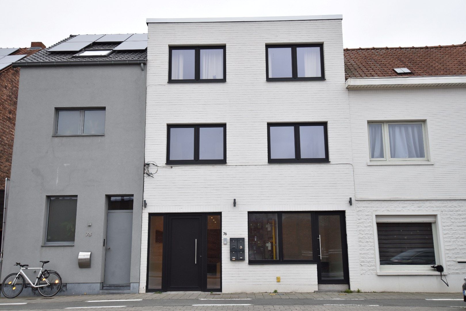 Gerenoveerde woning met tuin en 3 slaapkamers in Kortrijk foto 16