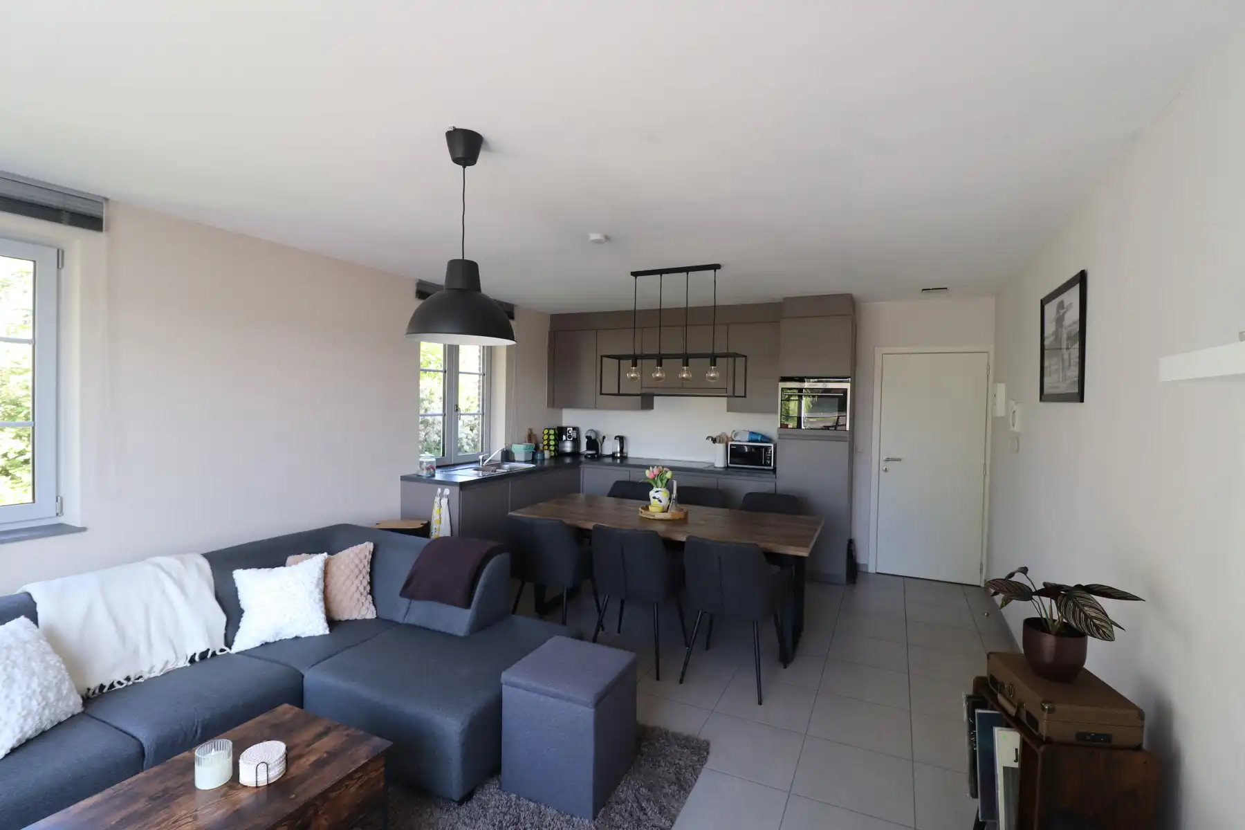 Recent gezellig appartement op de 1ste verdieping rechts met terras en garage. foto 4