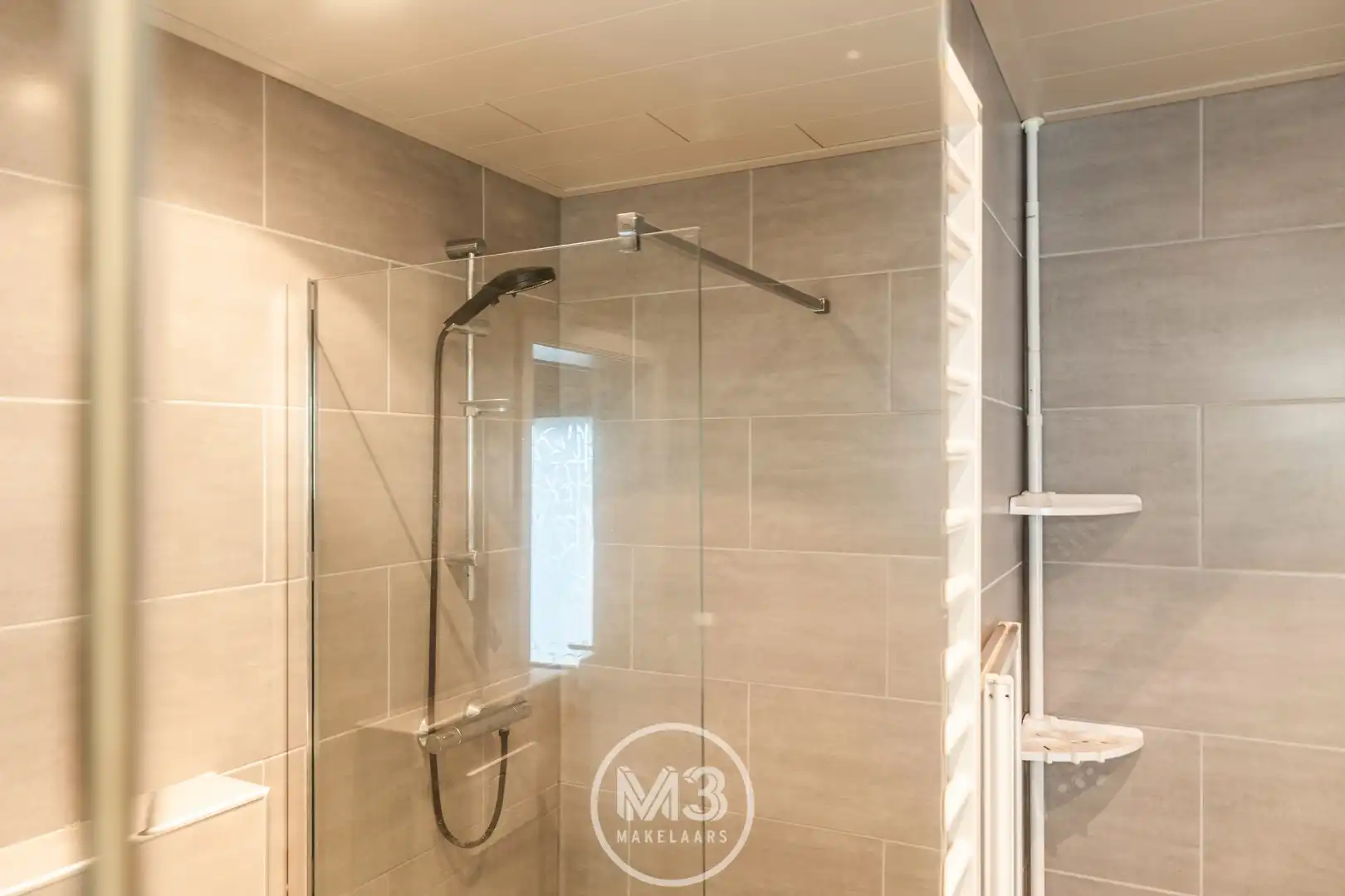 Ruime bel-étage woning met grote tuin foto 7