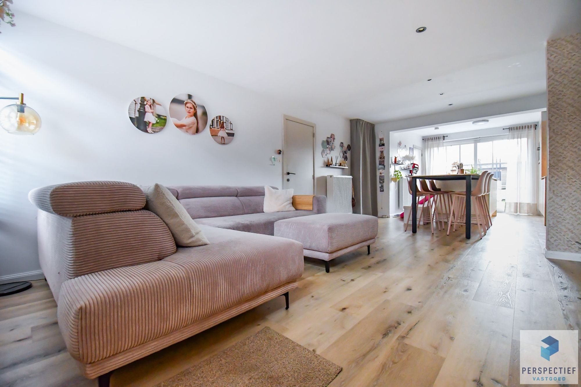 Ruim gerenoveerde woning met 2 slaapkamers, terras, tuin en parkeermogelijkheid foto 9