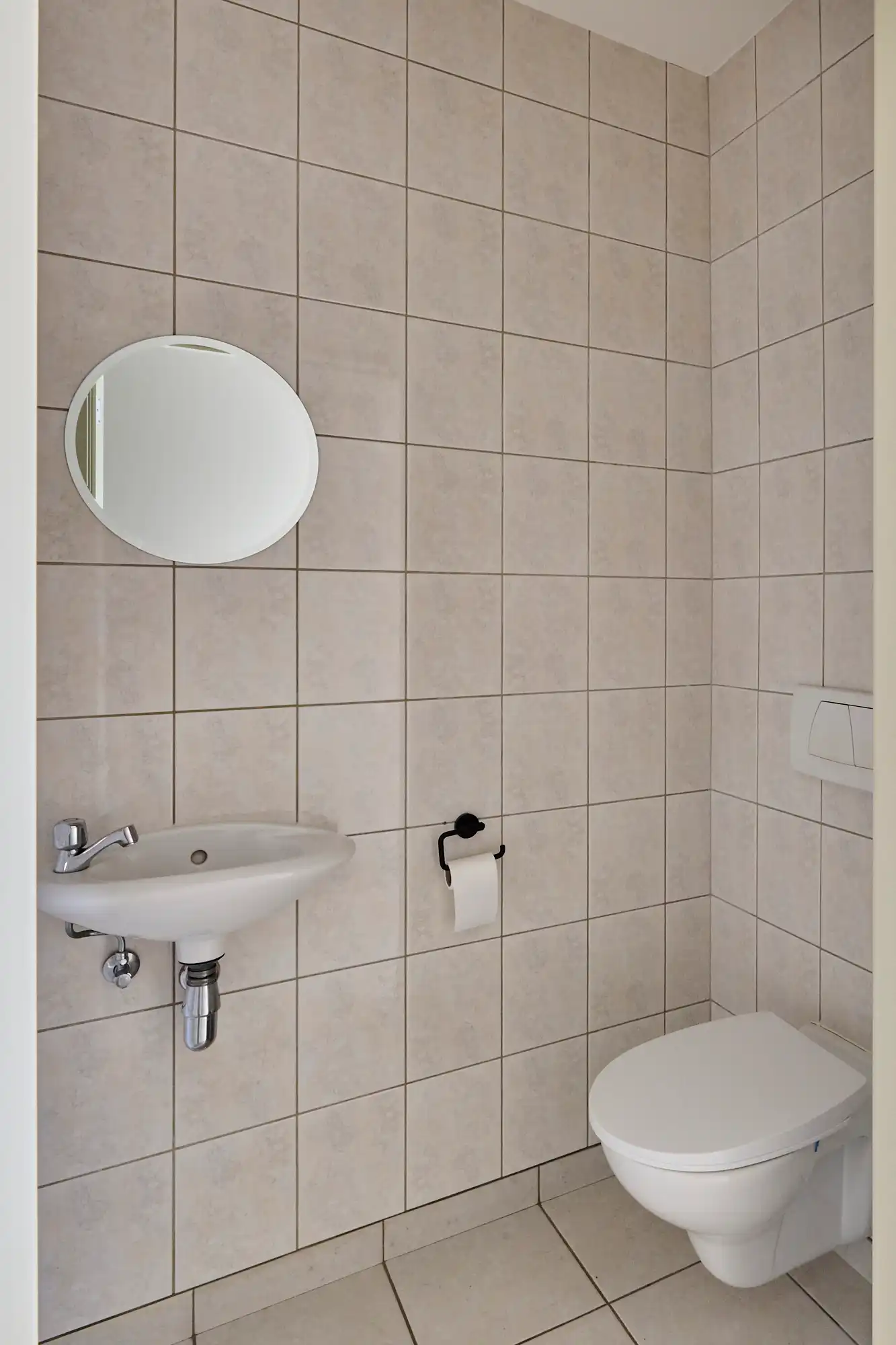 TE KOOP Dilsen-Stokkem: bedrijfsgebouw met appartementen foto 22