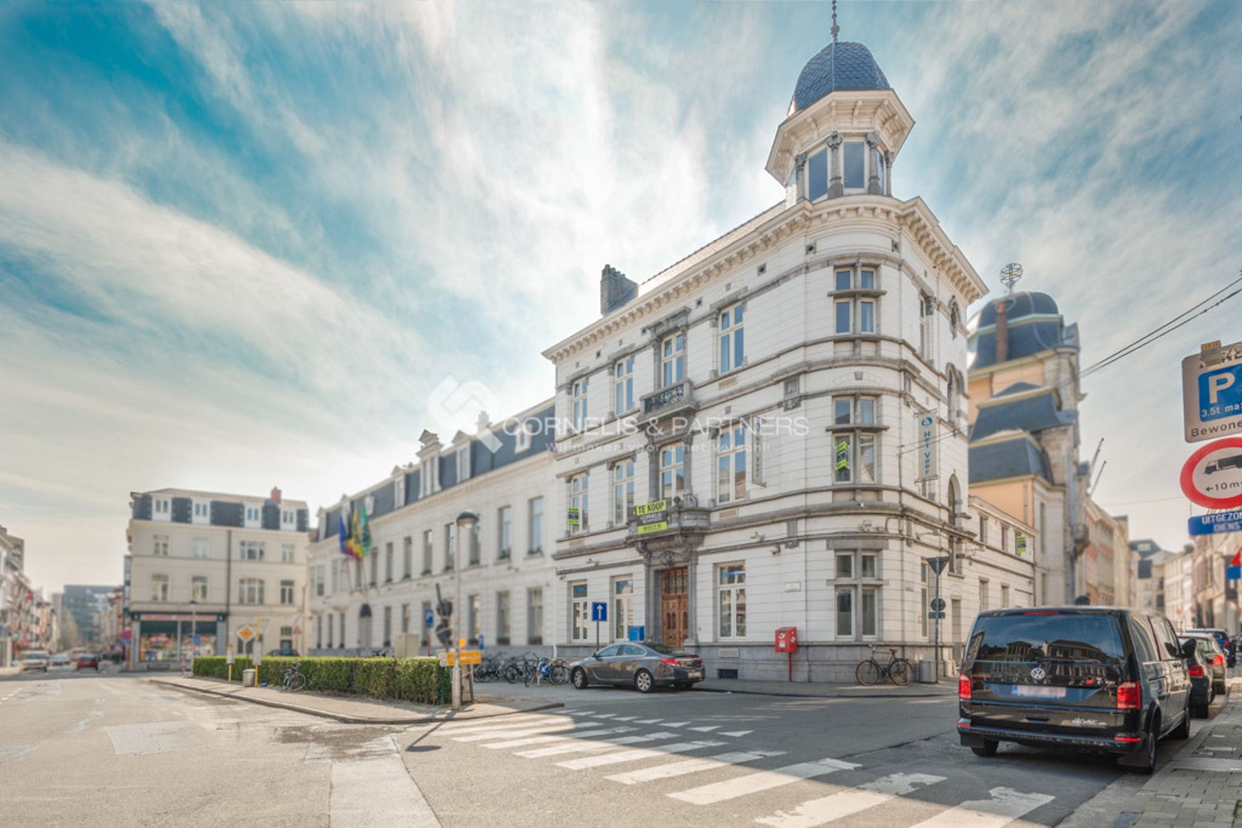 Monumentaal kantoorgebouw op de Vlasmarkt  foto 1