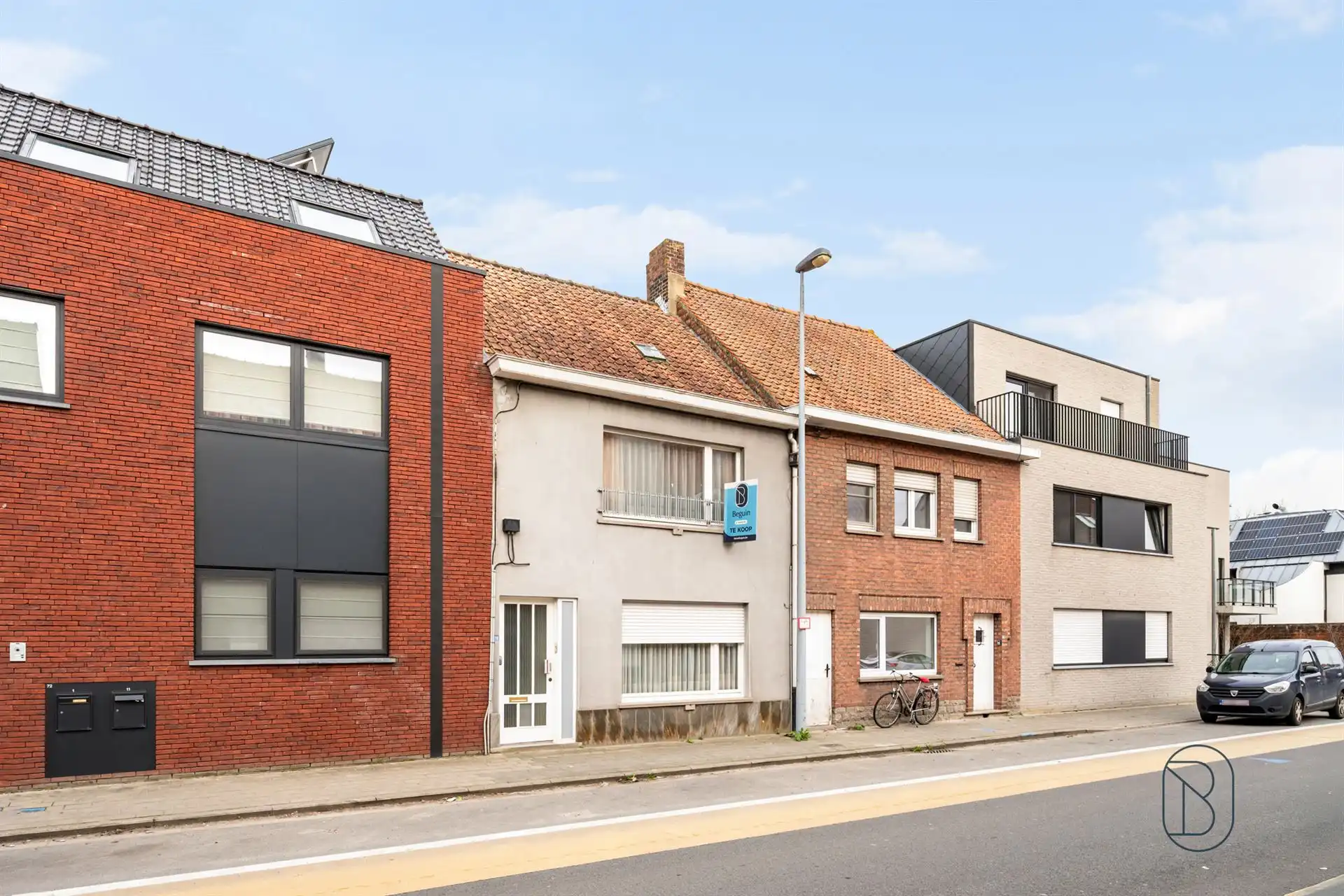 Goedgelegen woning met grote zongerichte tuin en garage foto 7