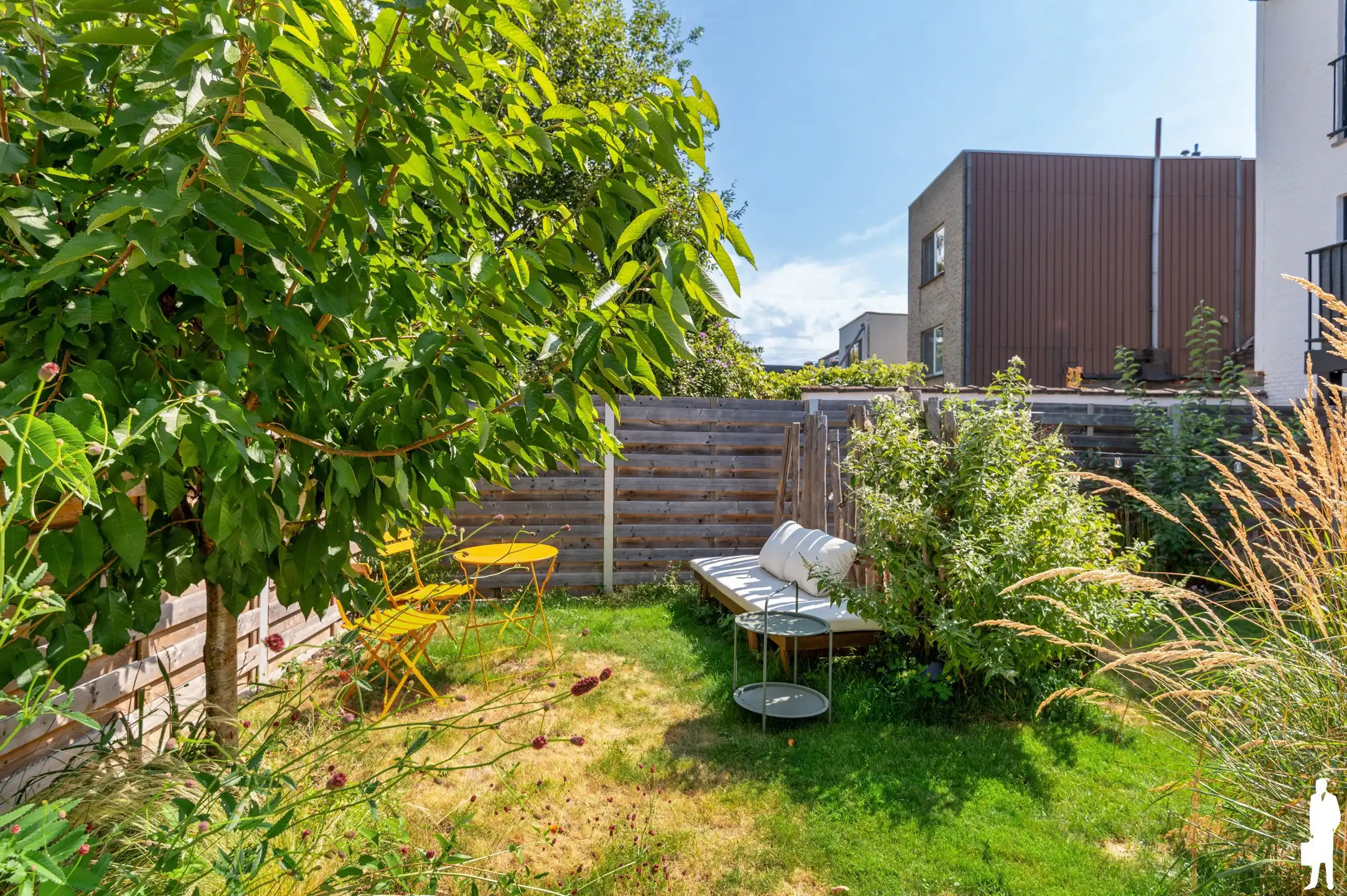 Gerenoveerd appartement met 2 slpks, tuin en autostaanplaats foto 10