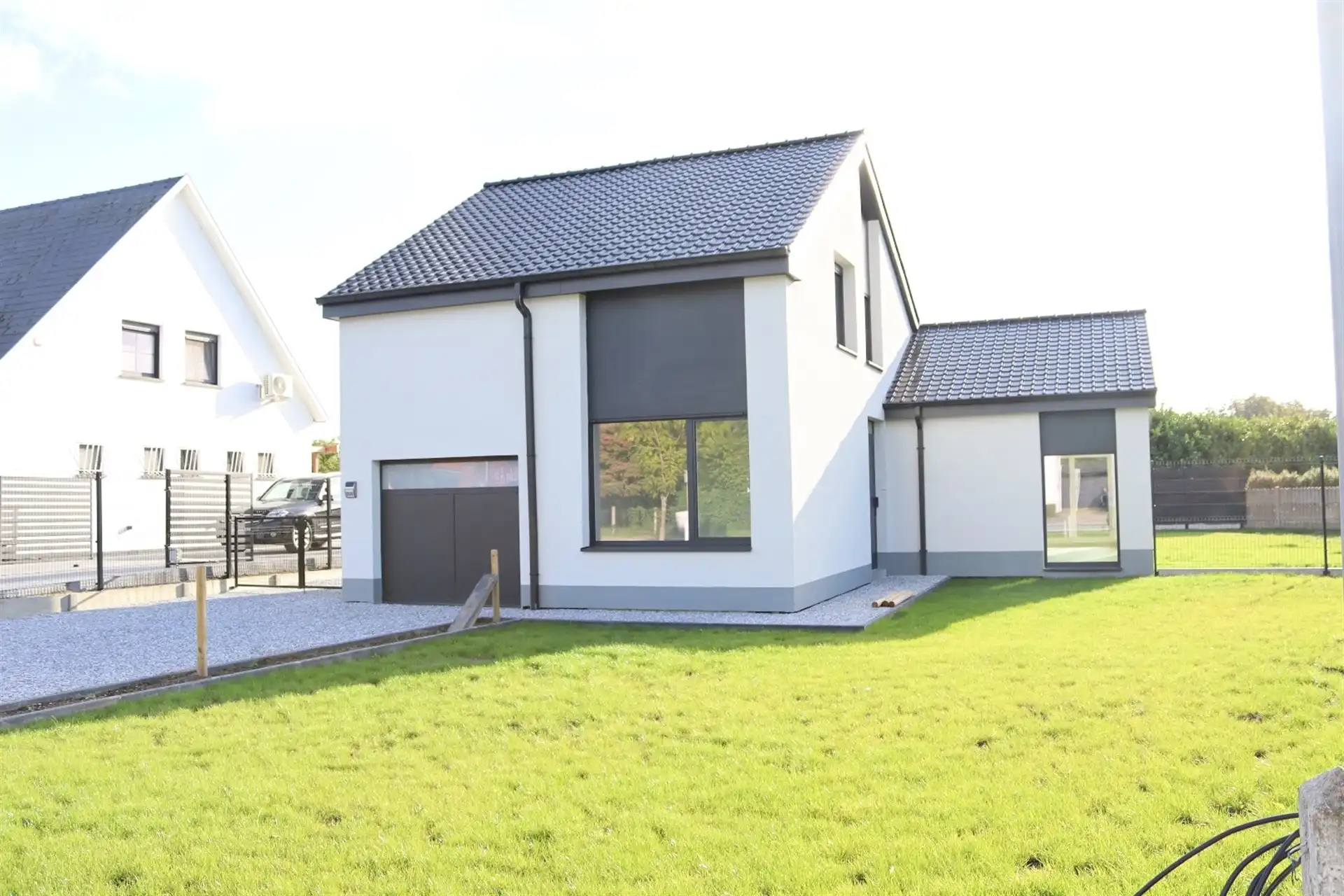 Gunstig gelegen ruime woning met garage en tuin.  foto {{pictureIndex}}