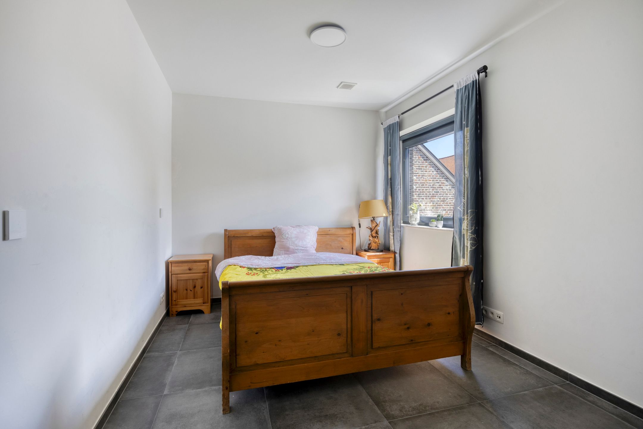 Recent appartement met 2 slaapkamers & parking foto 10