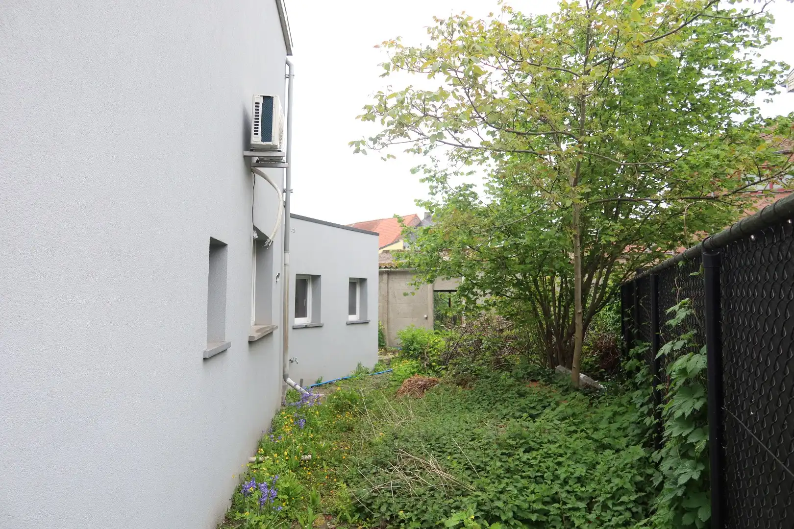 Leuk burgerhuis met 2 slk, tuin en achteruitgang met garage foto 15