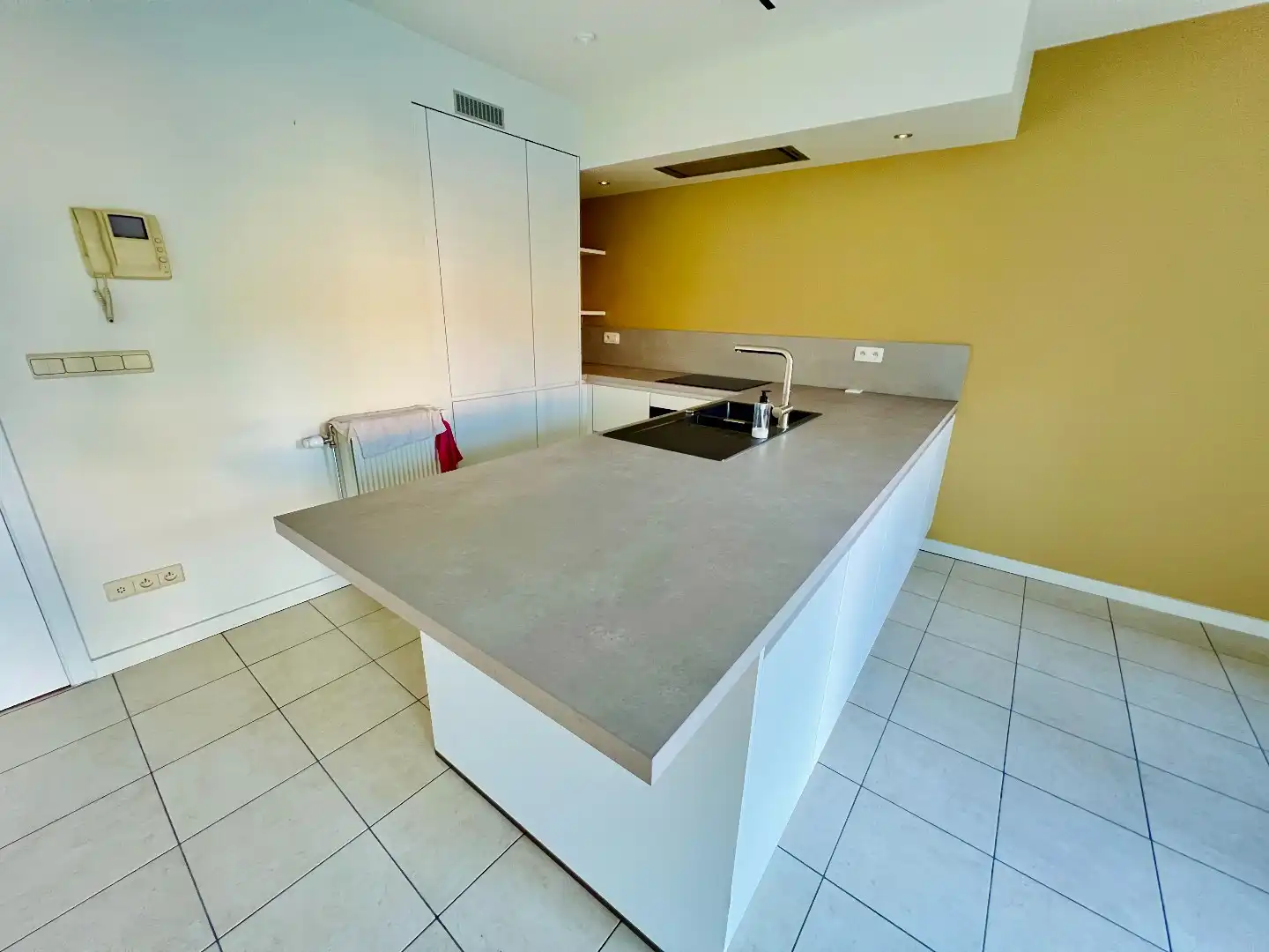 Gelijkvloersapp. met 2 slpks, terras, tuin en  autostaanplaats  foto 5