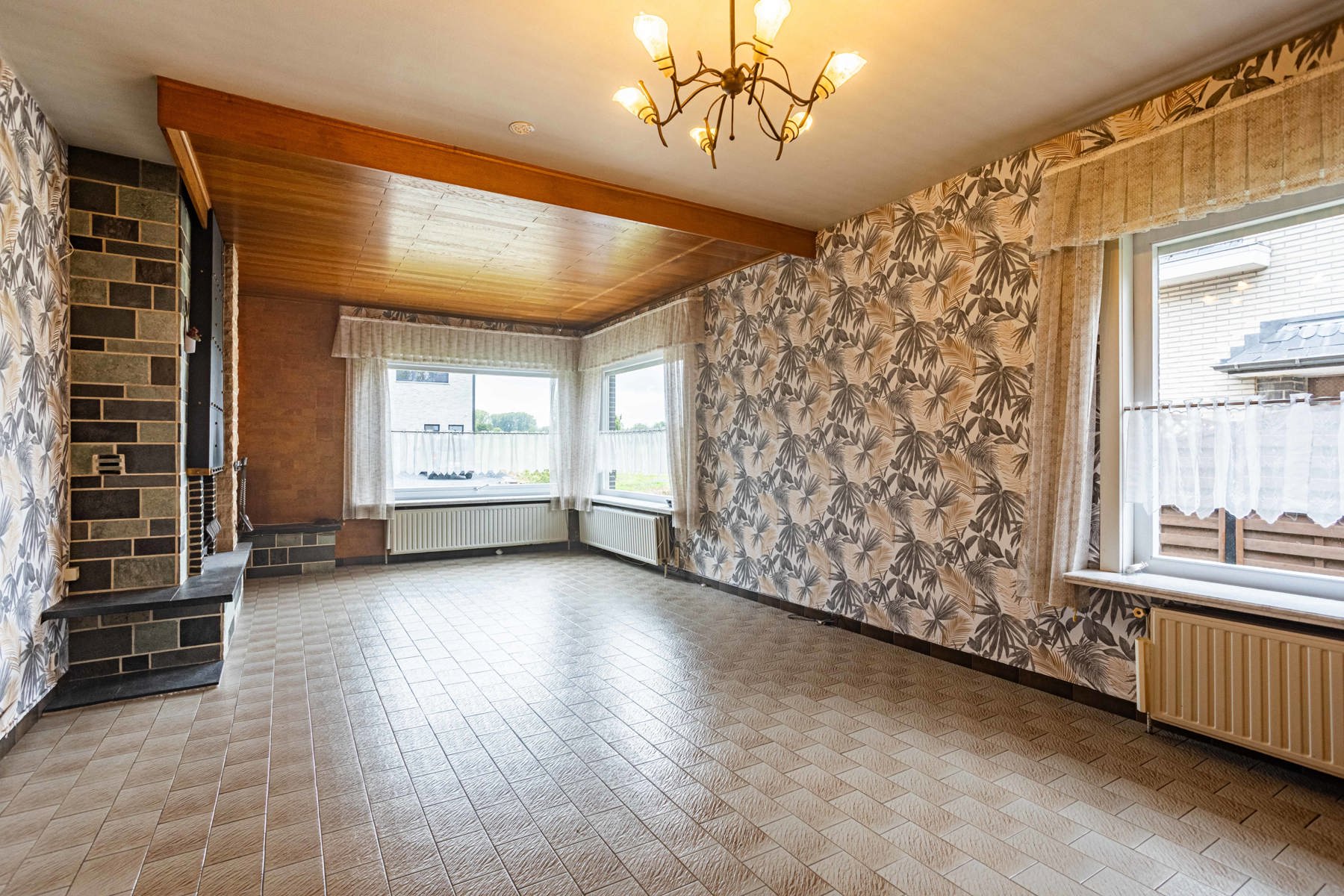 Ruime gezinswoning met 5 SLPK en bureau foto 7
