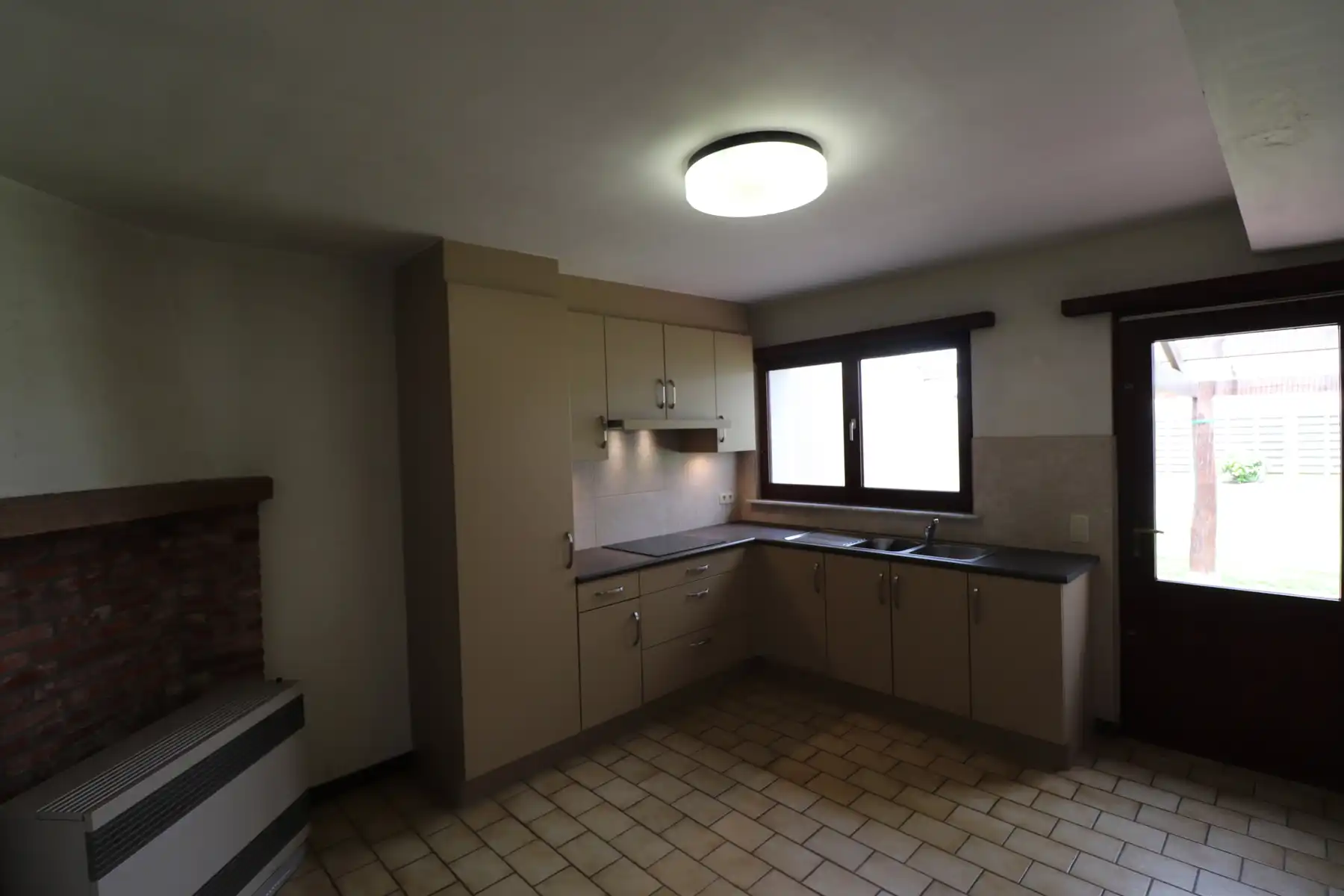 Woning met 4 slaapkamers, terras met tuin en garage. foto 6