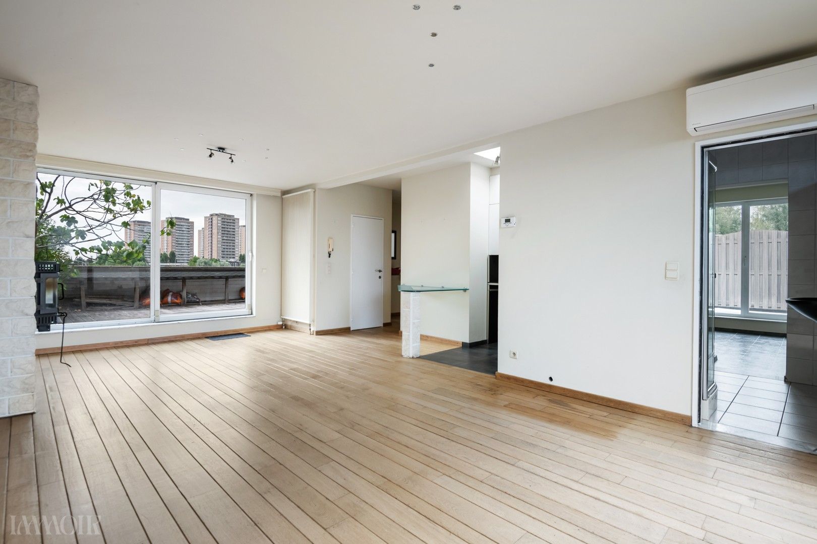 Instapklaar dakappartement met terras en panoramisch zicht in Merksem foto 4