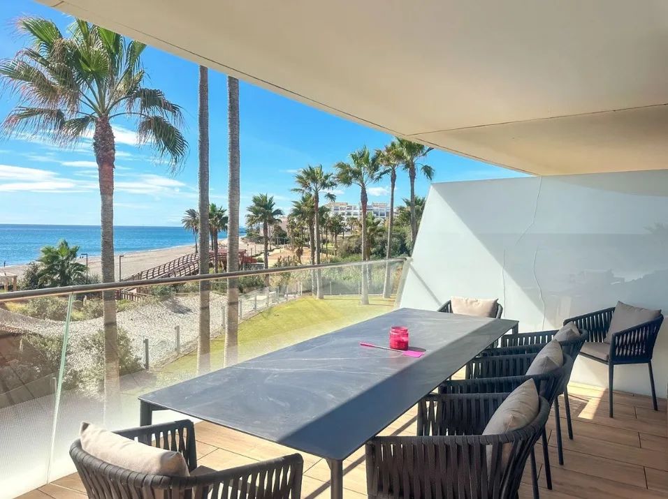 Exclusief frontline beach appartement in Estepona – wonen in pure luxe met spectaculair zeezicht! foto 16