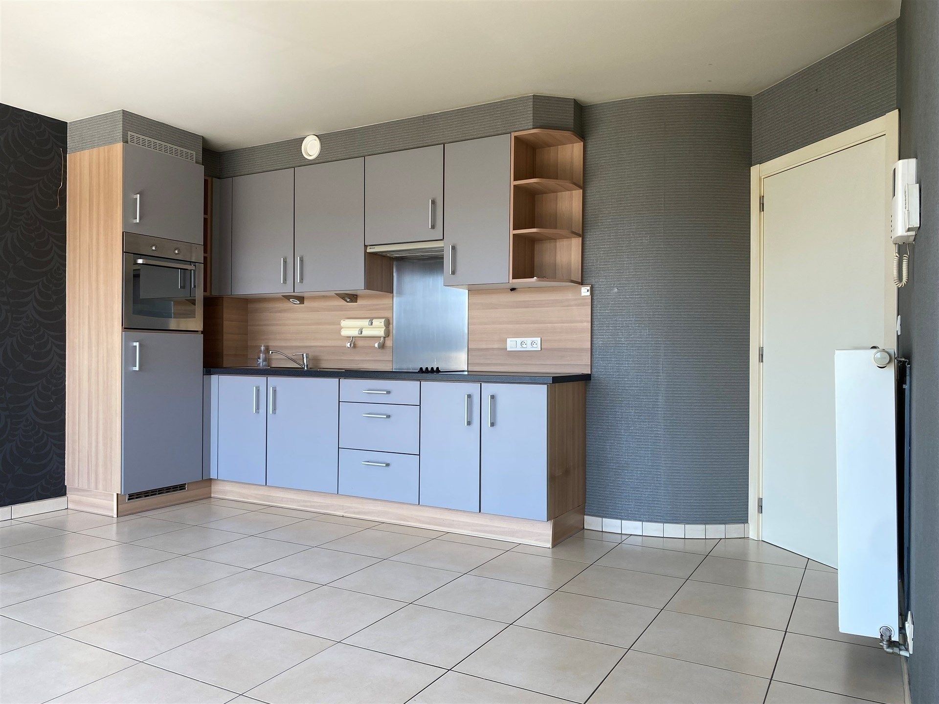 Zeer mooi gelegen instapklaar appartement op de tweede verdieping van de residentie “Square”. foto 9