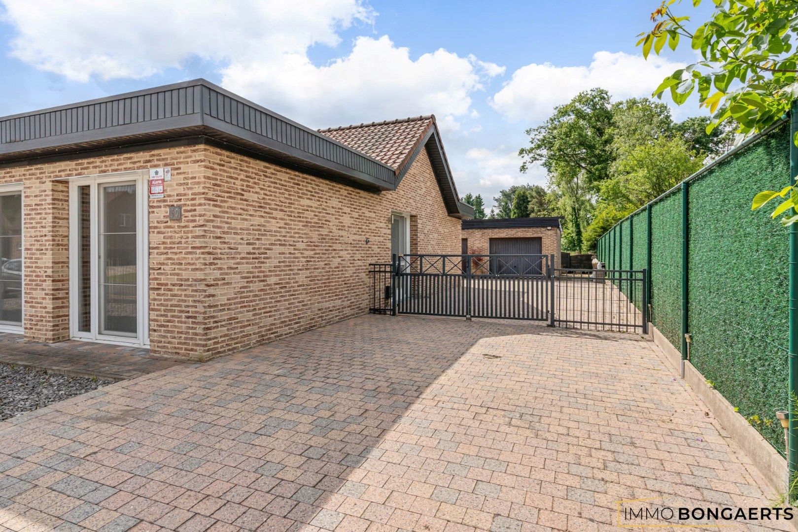 Ruime bungalow met drie slaapkamers foto 18