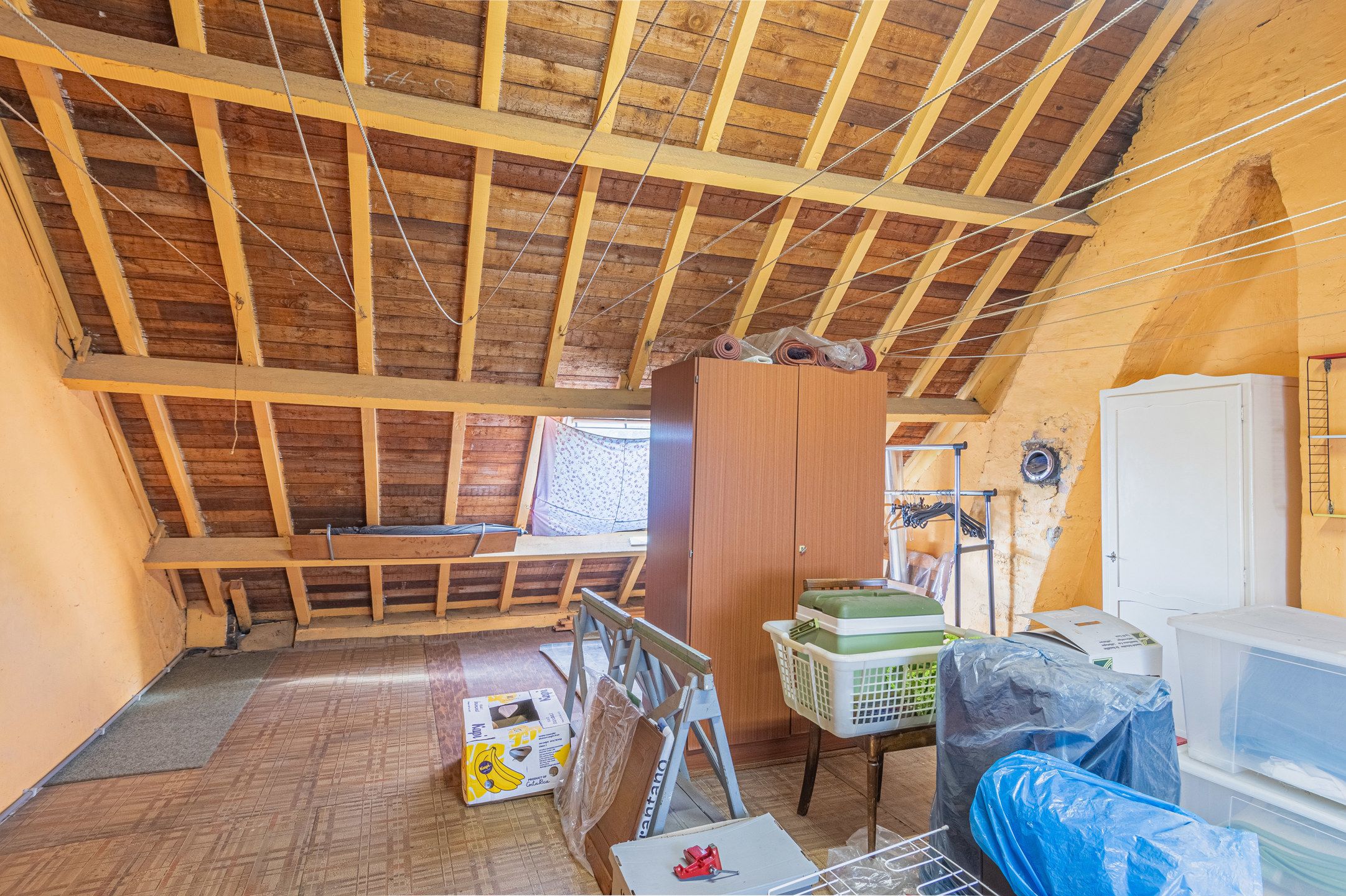 Knusse te renoveren woning met garage foto 16
